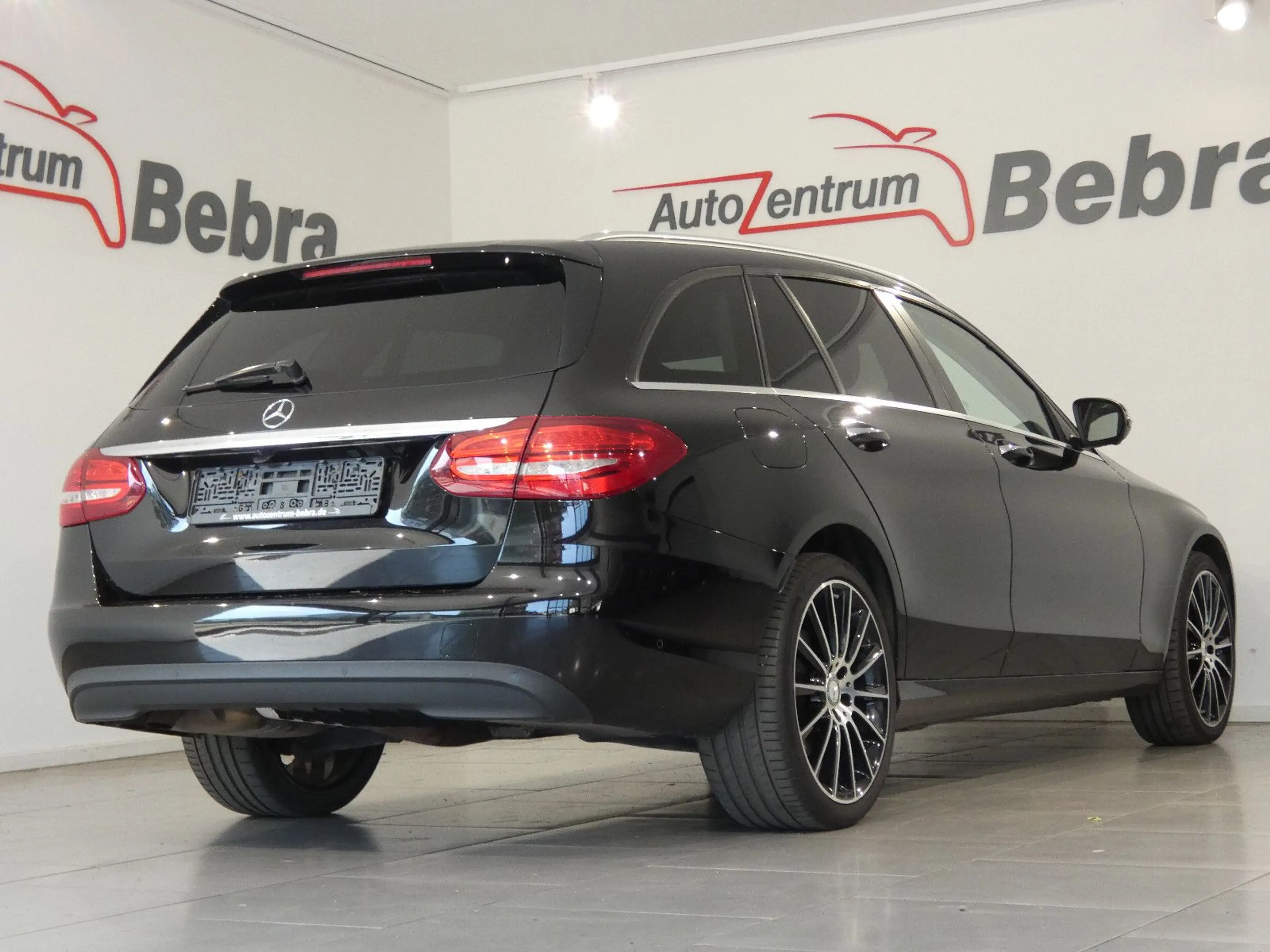 Mercedes-Benz C 250 CGI T-Modell AMG LED/Navi/Alu 19/360°/AHK — photo 8