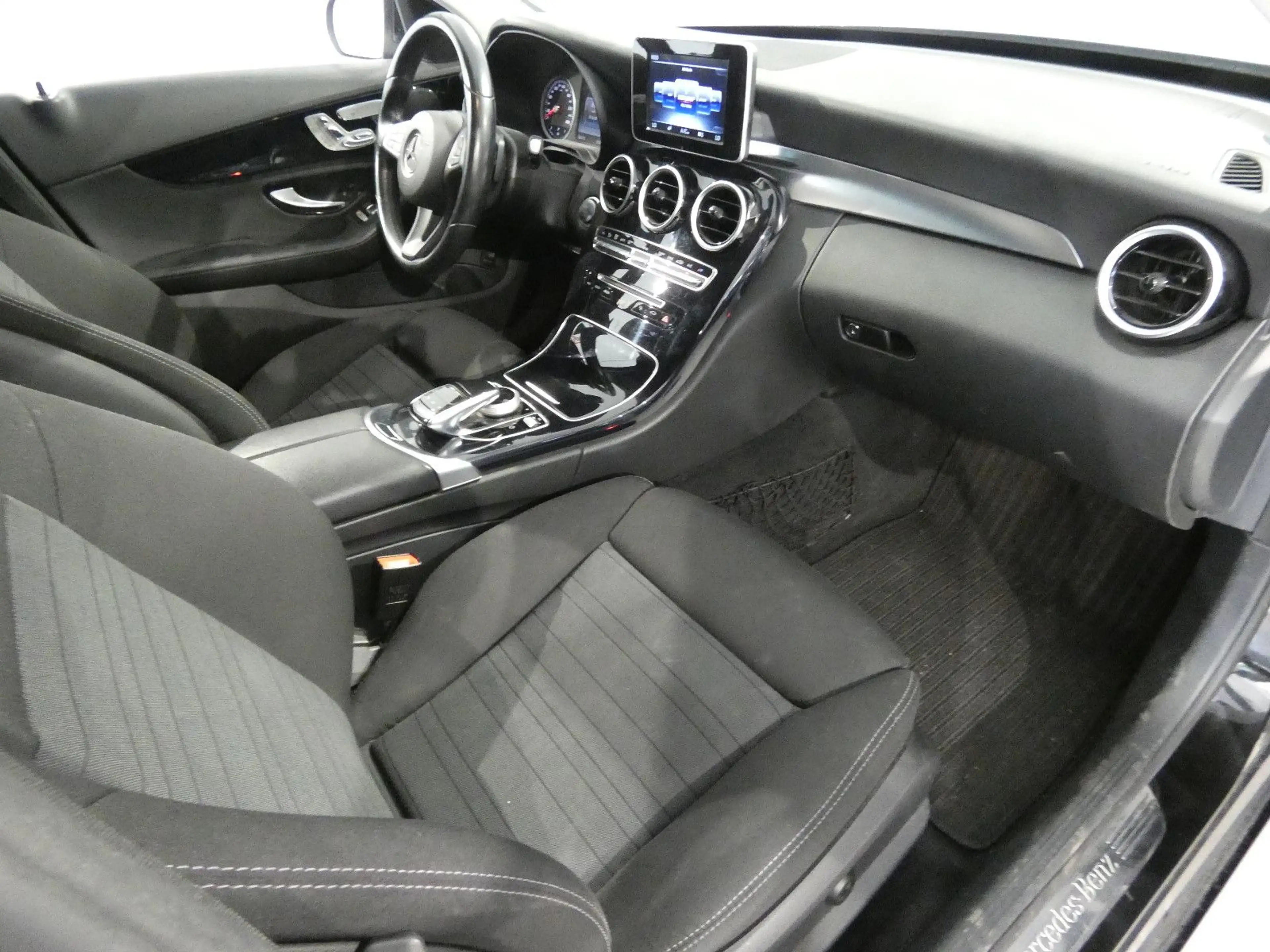 Mercedes-Benz C 250 CGI T-Modell AMG LED/Navi/Alu 19/360°/AHK — photo 13