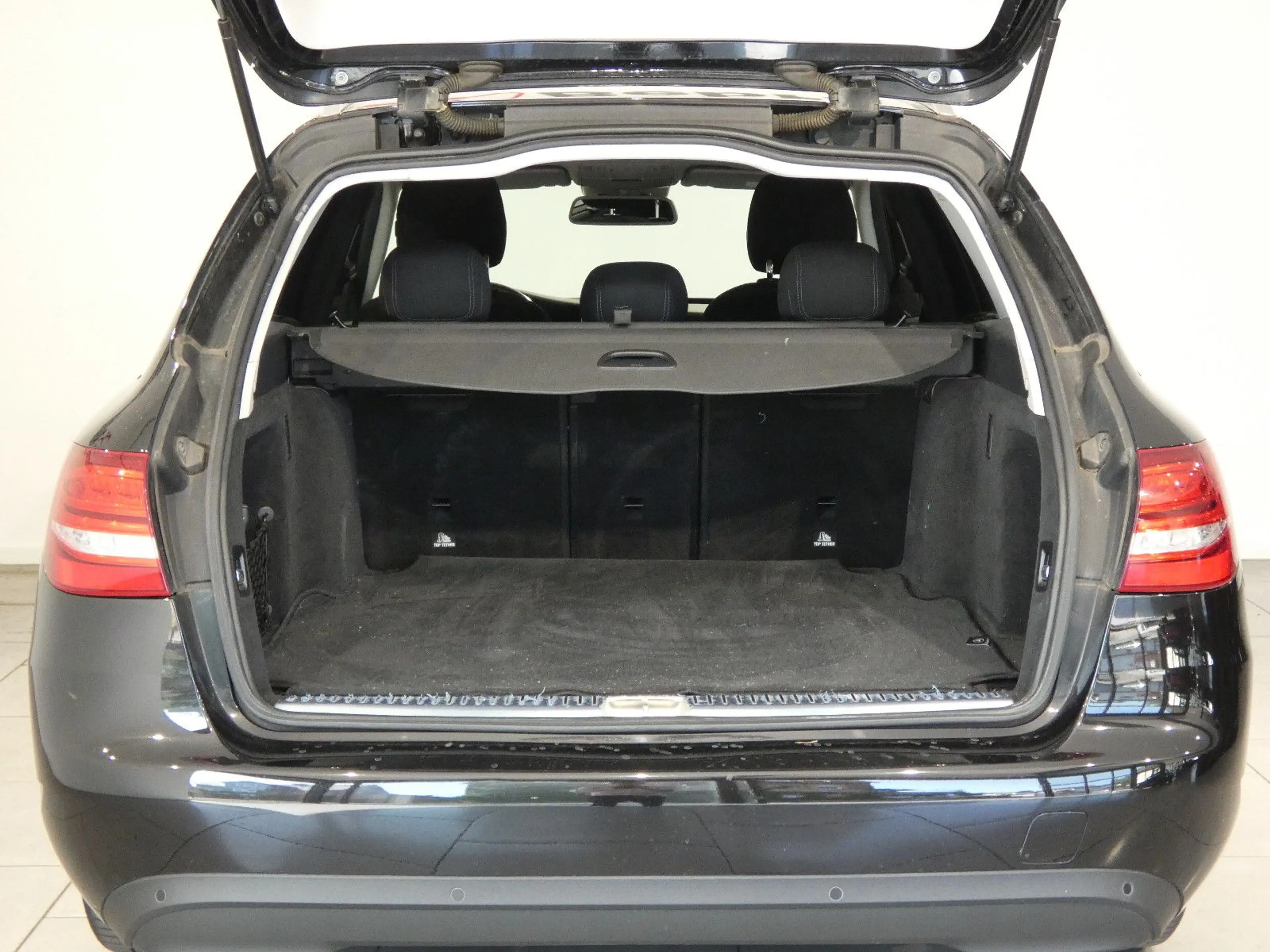 Mercedes-Benz C 250 CGI T-Modell AMG LED/Navi/Alu 19/360°/AHK — photo 9