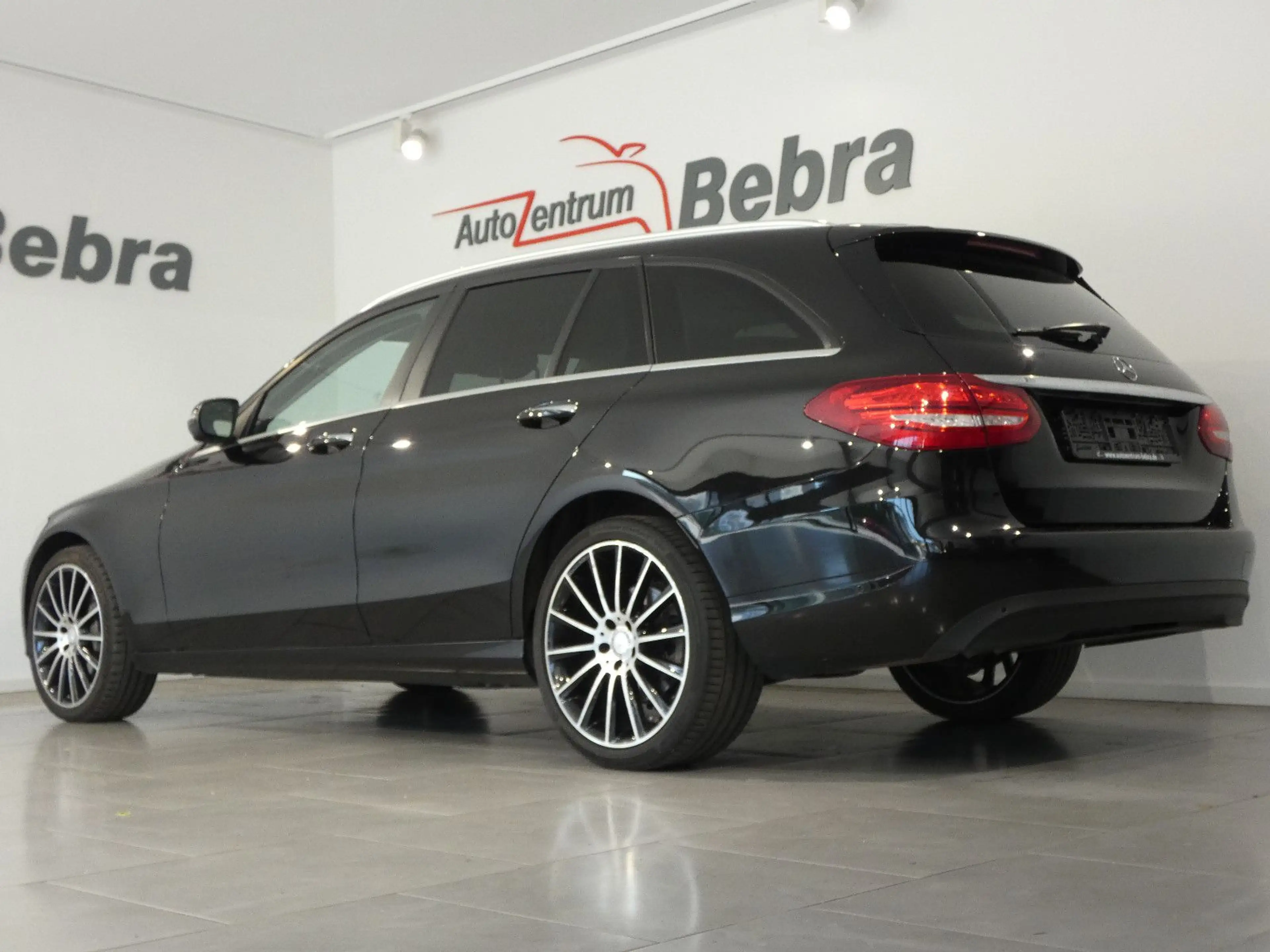 Mercedes-Benz C 250 CGI T-Modell AMG LED/Navi/Alu 19/360°/AHK — photo 6