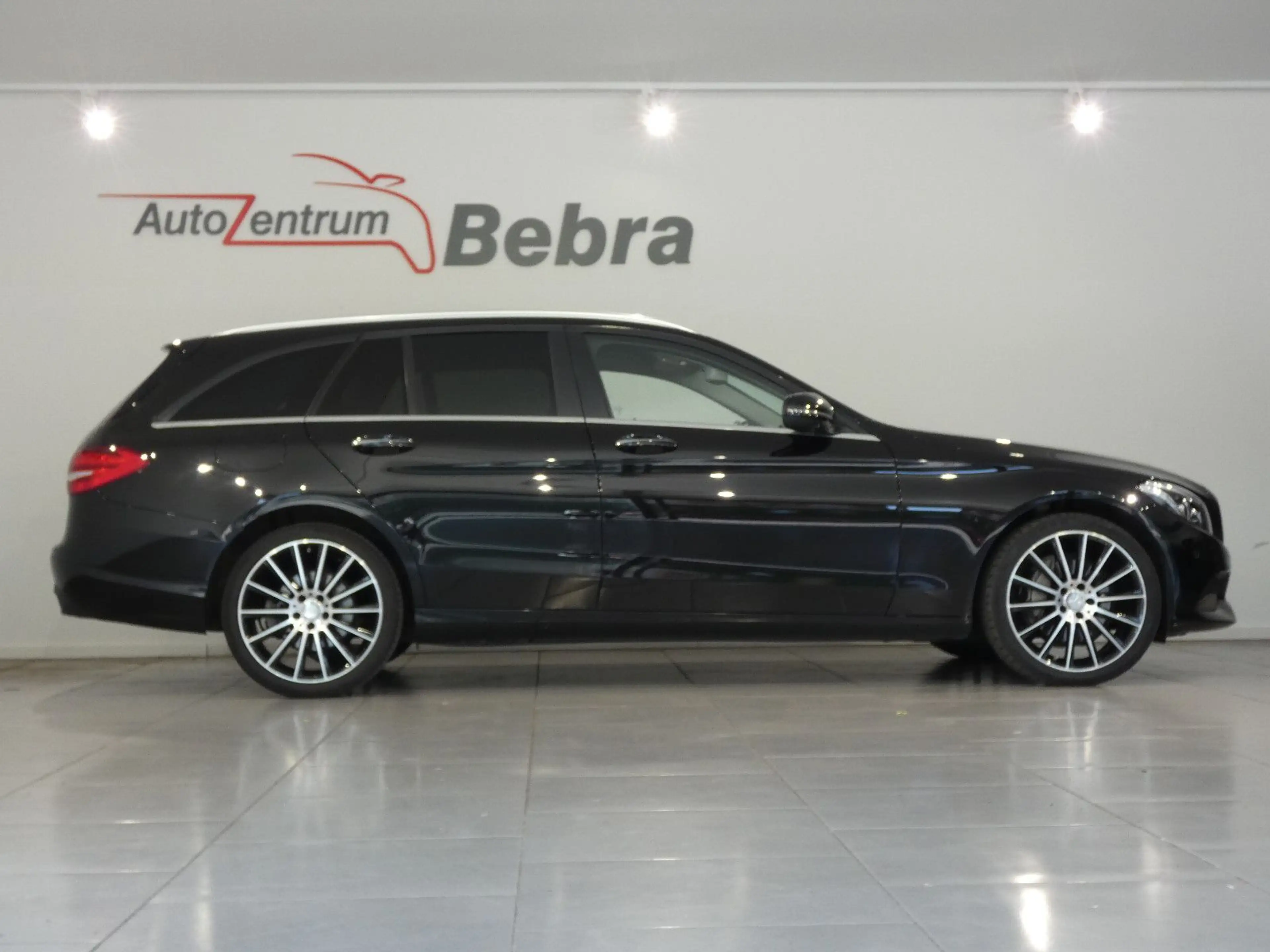 Mercedes-Benz C 250 CGI T-Modell AMG LED/Navi/Alu 19/360°/AHK — photo 3