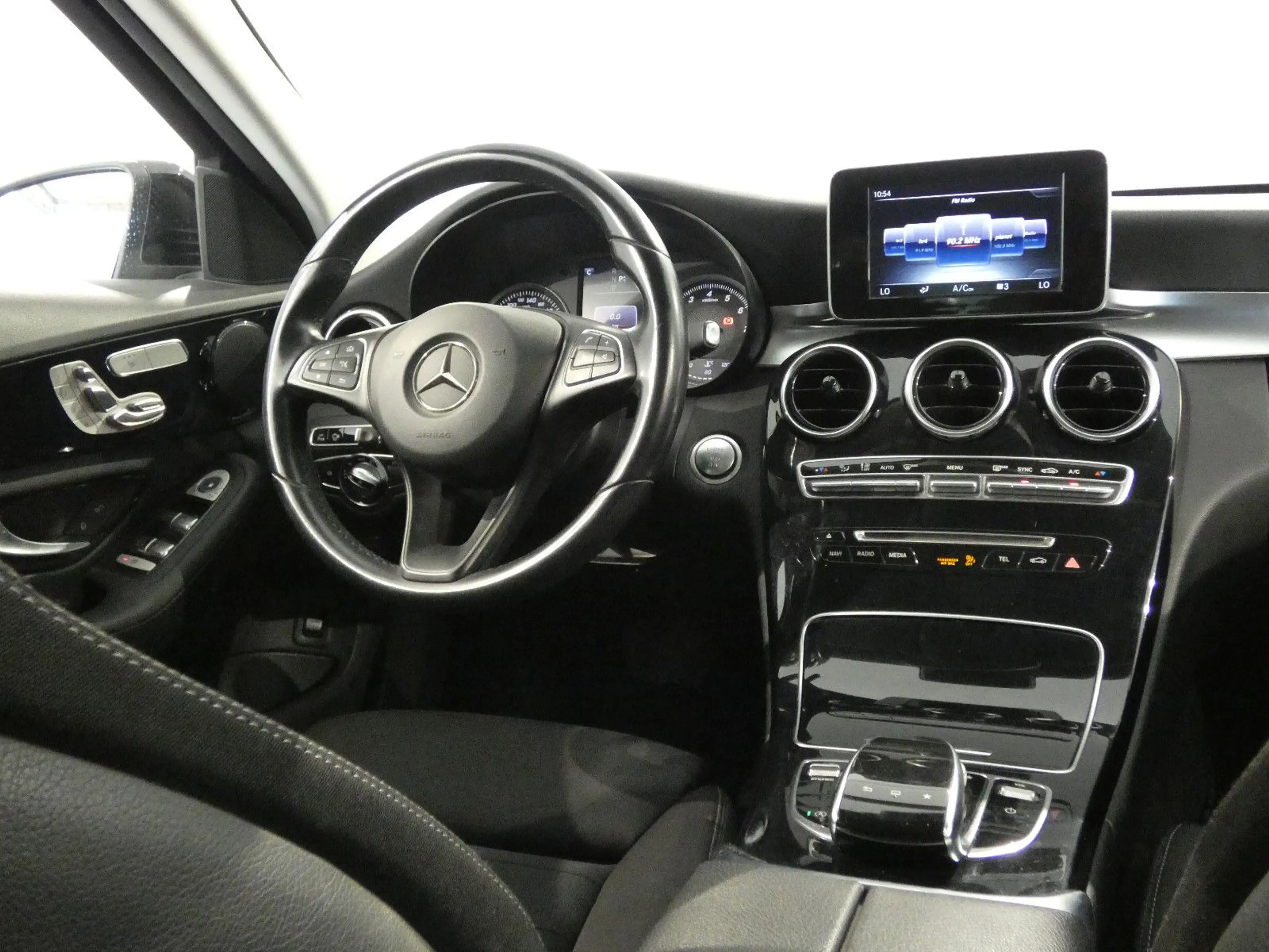 Mercedes-Benz C 250 CGI T-Modell AMG LED/Navi/Alu 19/360°/AHK — photo 11
