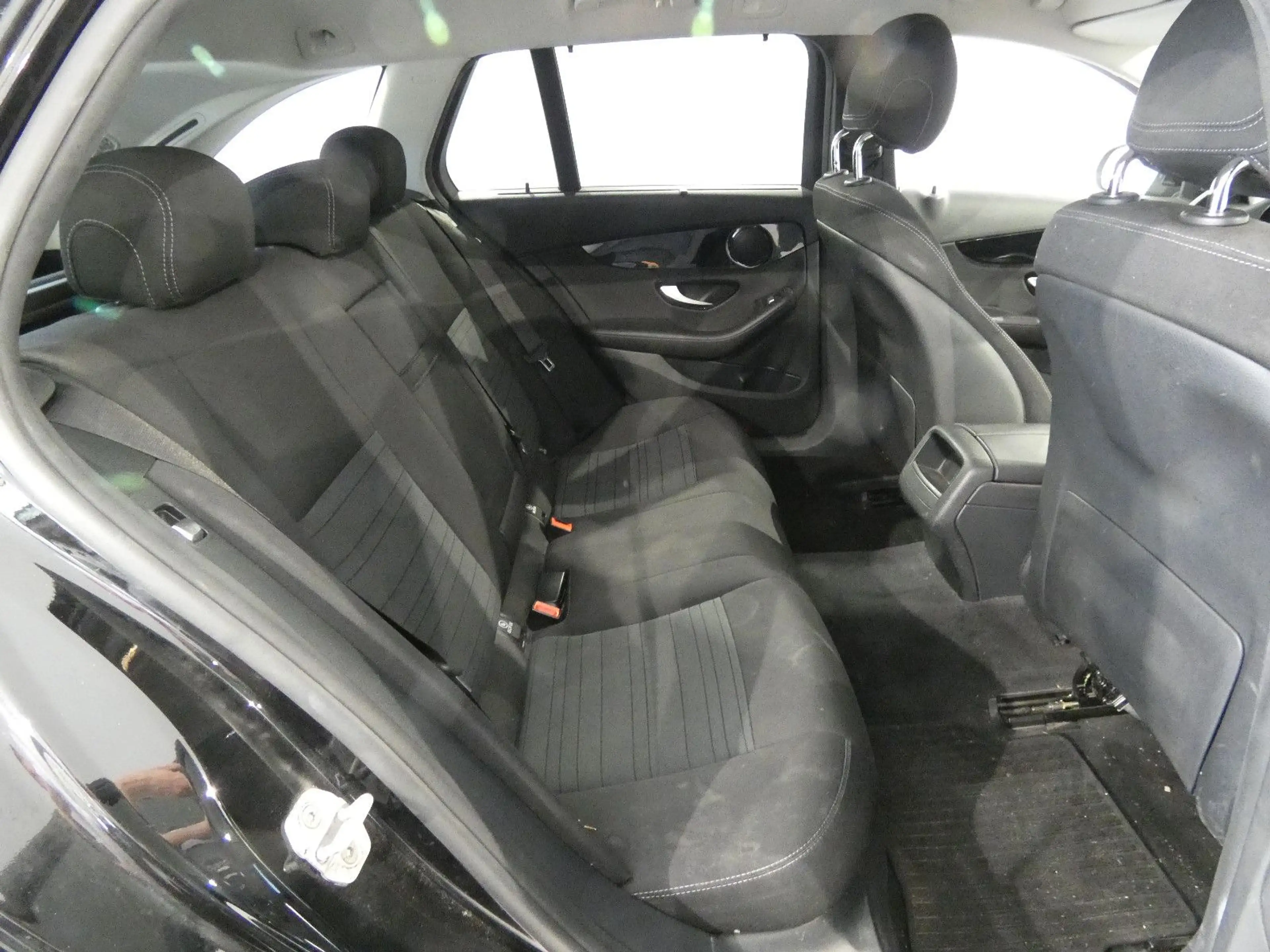 Mercedes-Benz C 250 CGI T-Modell AMG LED/Navi/Alu 19/360°/AHK — photo 14