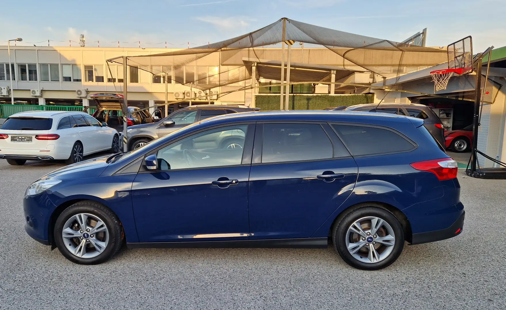 Ford Focus Traveller Easy 1,0 EcoBoost Easy Blau - 2