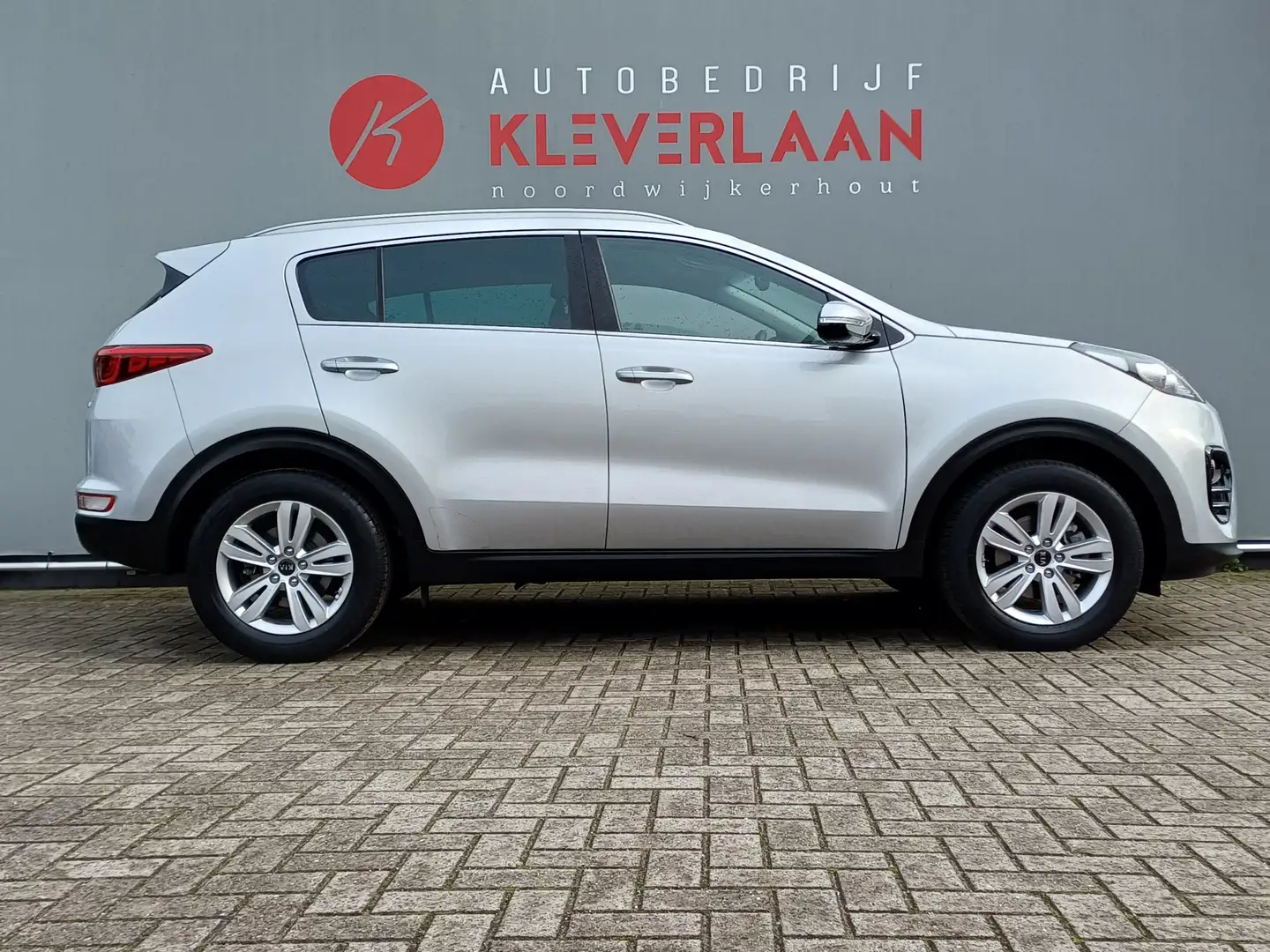 Kia Sportage 1.6 GDI DynamicLine | CAMERA | NAVI | APPLE CARPLA Grijs - 2