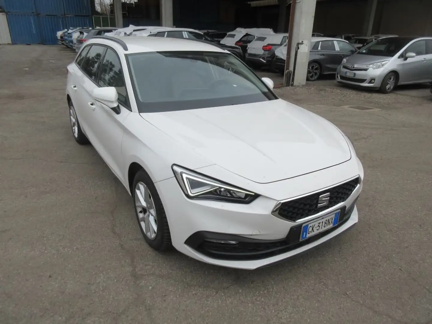 SEAT Leon Sportstourer 1.0 TSI 110 CV Style Wit - 2