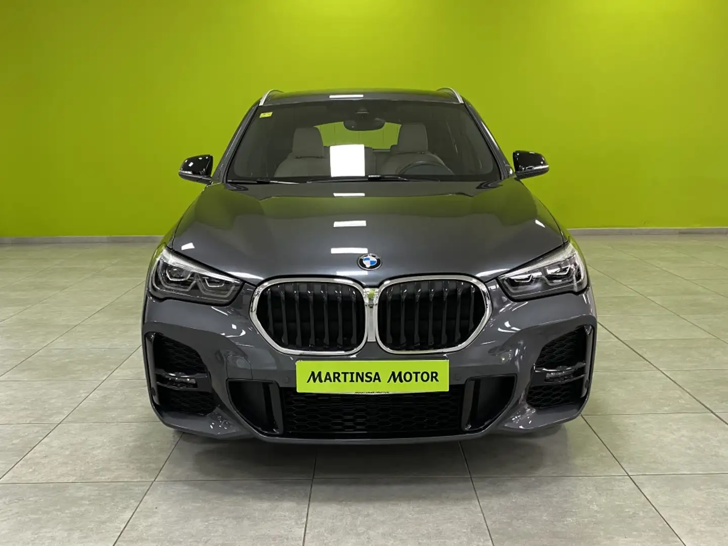 BMW X1 sDrive 20iA Gris - 2
