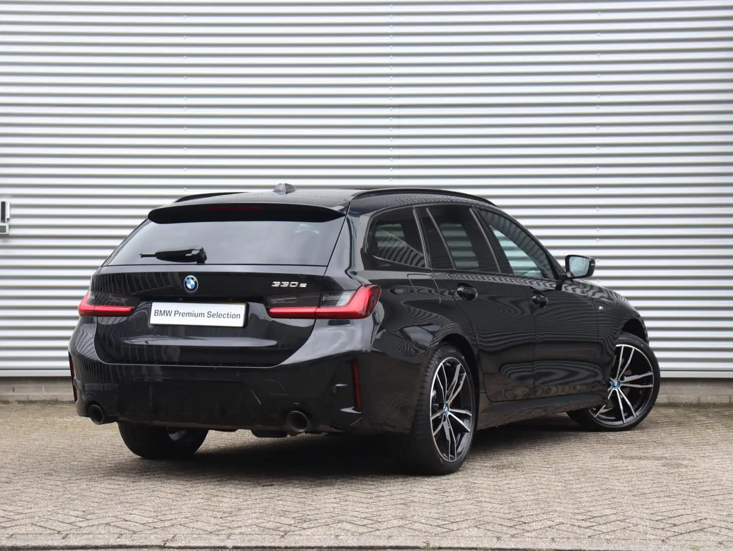BMW 330 3-serie Touring 330e | M Sportpakket Pro | Panodak Zwart - 2