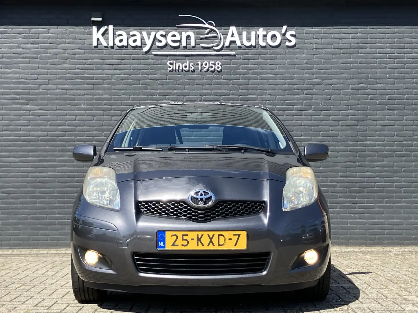 Toyota Yaris 1.3 VVT-i Aspiration | climate control | radio cd Grijs - 2