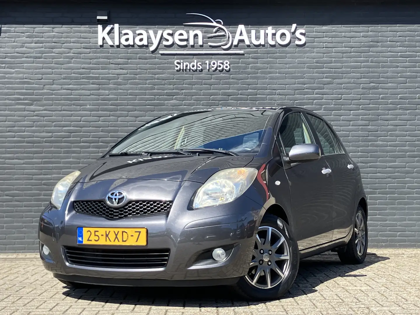 Toyota Yaris 1.3 VVT-i Aspiration | climate control | radio cd Grijs - 1
