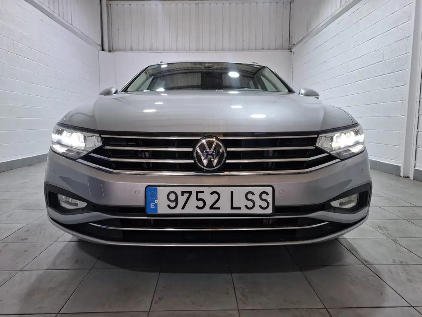 Volkswagen Passat Variant 1.5 TSI ACT Executive DSG7 110kW Gris - 2