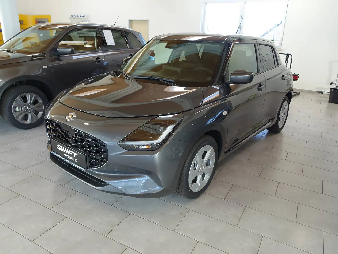 Suzuki Swift SWIFT 1.2 HYBRID shine Grau - 1