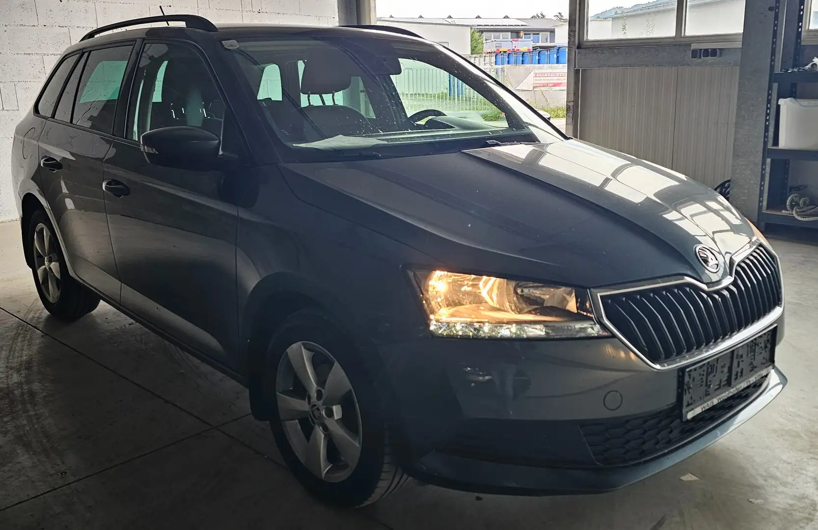Skoda Fabia Active Grau - 1