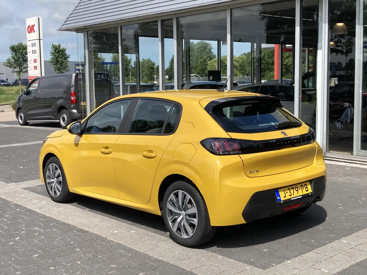 Peugeot 208 1.2 PureTech Active | Apple Carplay/Android Auto | Geel - 2