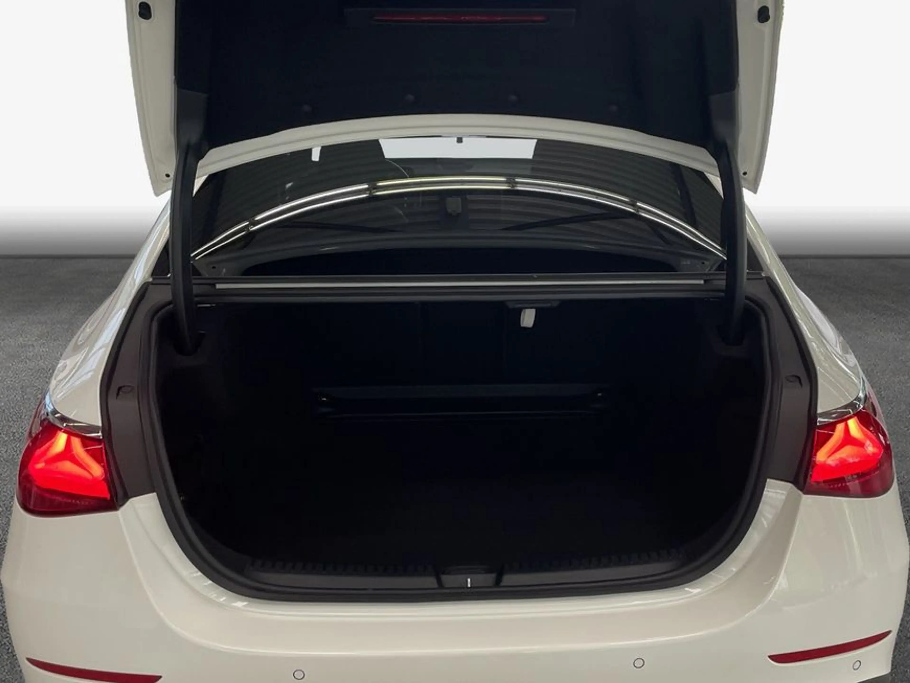 Mercedes-Benz E 200 E-Klasse — photo 8