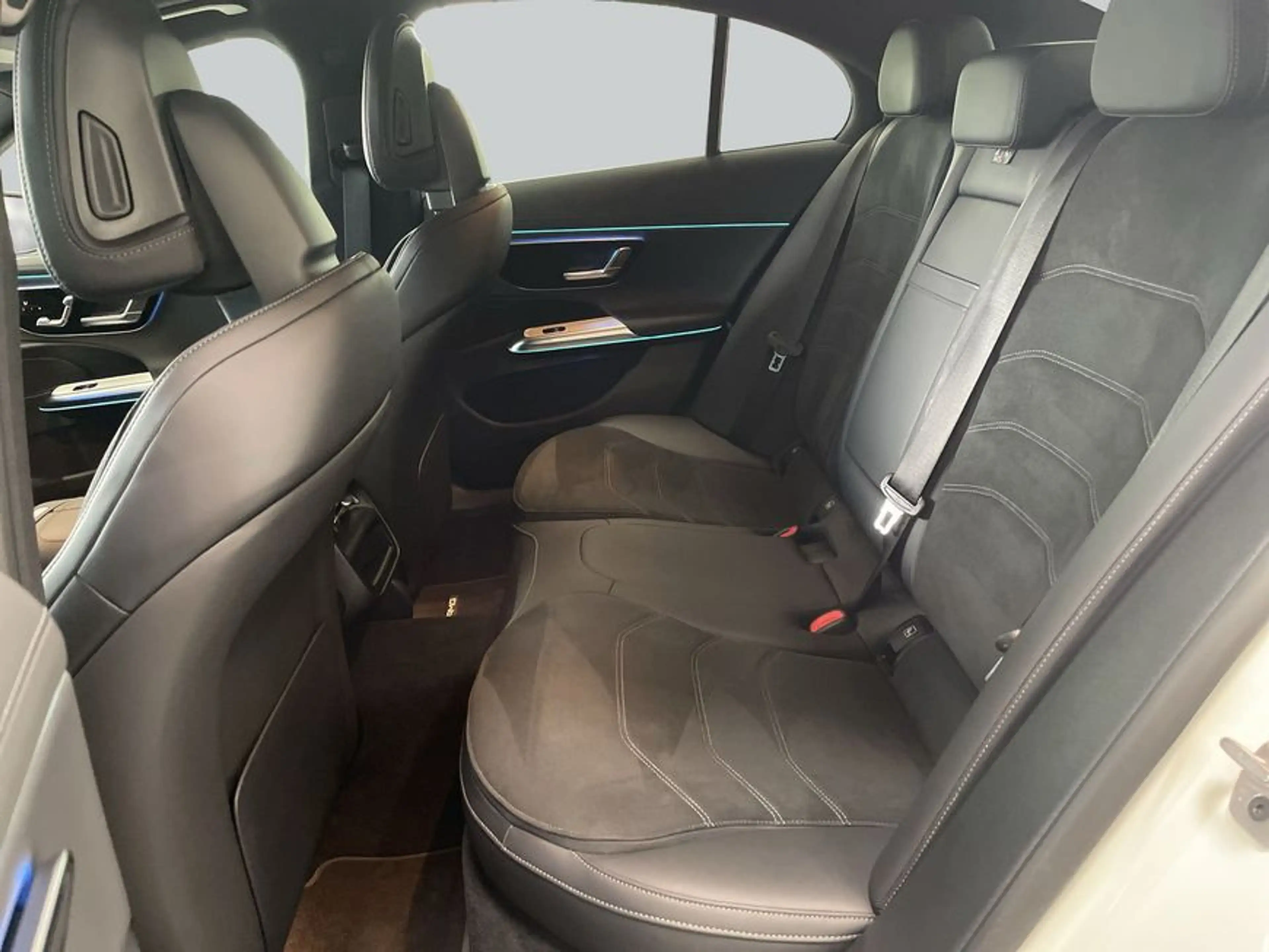 Mercedes-Benz E 200 E-Klasse — photo 11