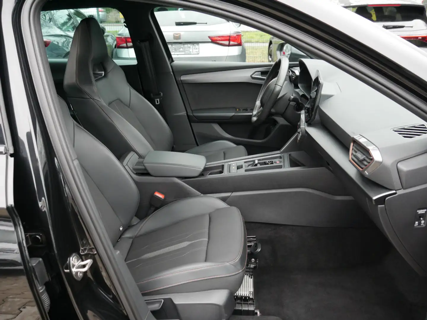 CUPRA Leon Sportstourer 1.4 TSI e-Hybrid COPPER LED Zwart - 2