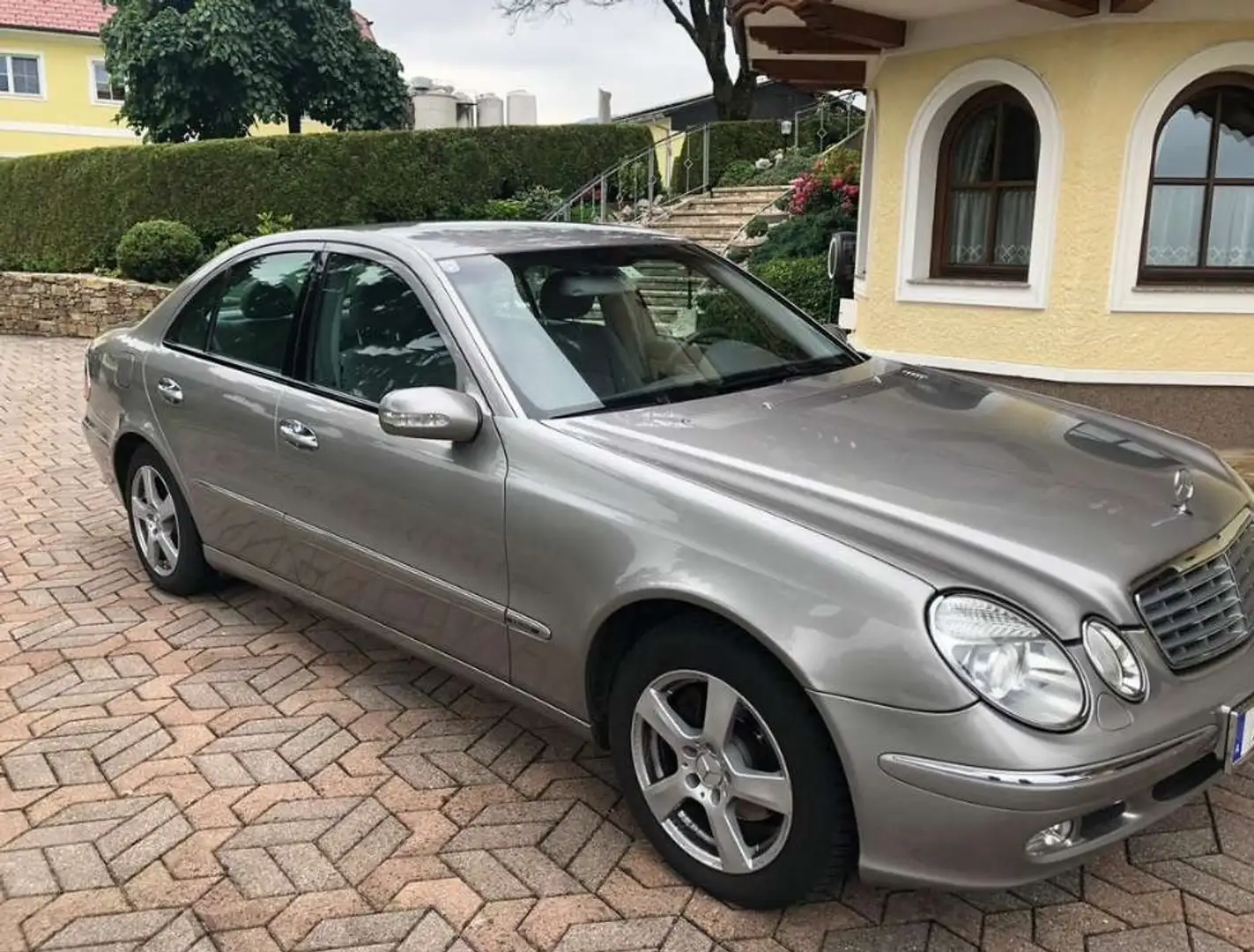 Mercedes-Benz E 220 E 220 Avantgarde CDI Sequentronic Avantgarde Gold - 1