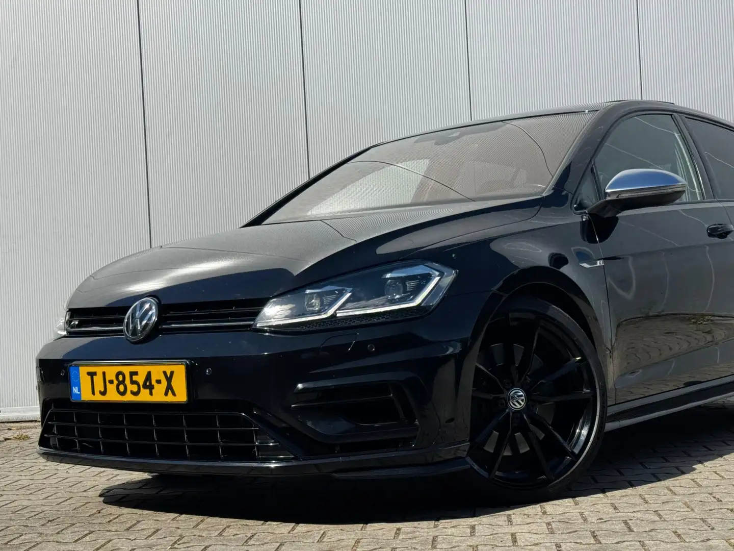 Volkswagen Golf 2.0TSI R 4MOTION 310PK PANO VIRTUAL DASH ADAPTIVE Zwart - 2