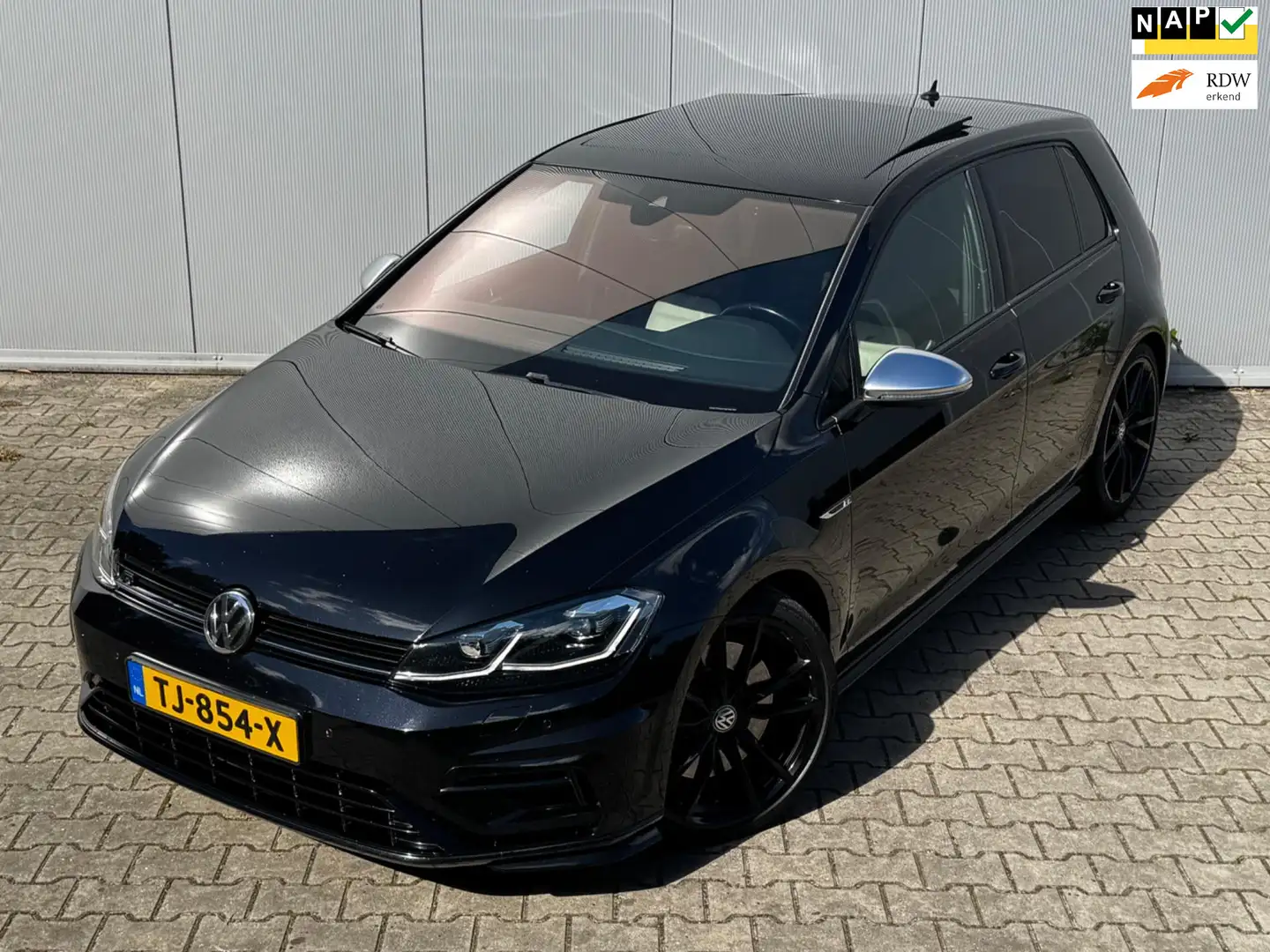 Volkswagen Golf 2.0TSI R 4MOTION 310PK PANO VIRTUAL DASH ADAPTIVE Zwart - 1