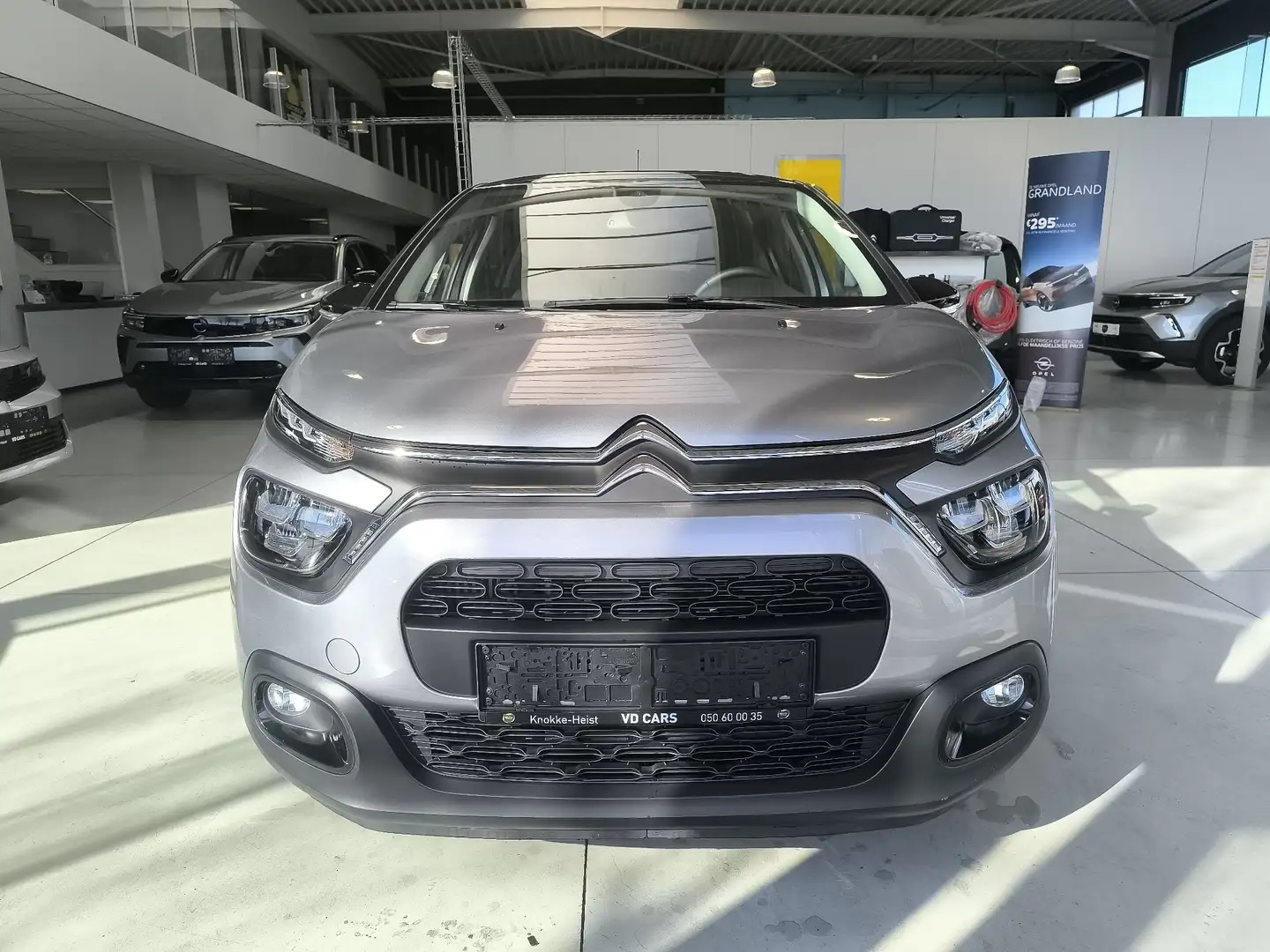 Citroen C3 1.2TURBO*NAVI*ParkS.A*CruisC*S/S*LaneAss.*ApplCP* Silber - 2