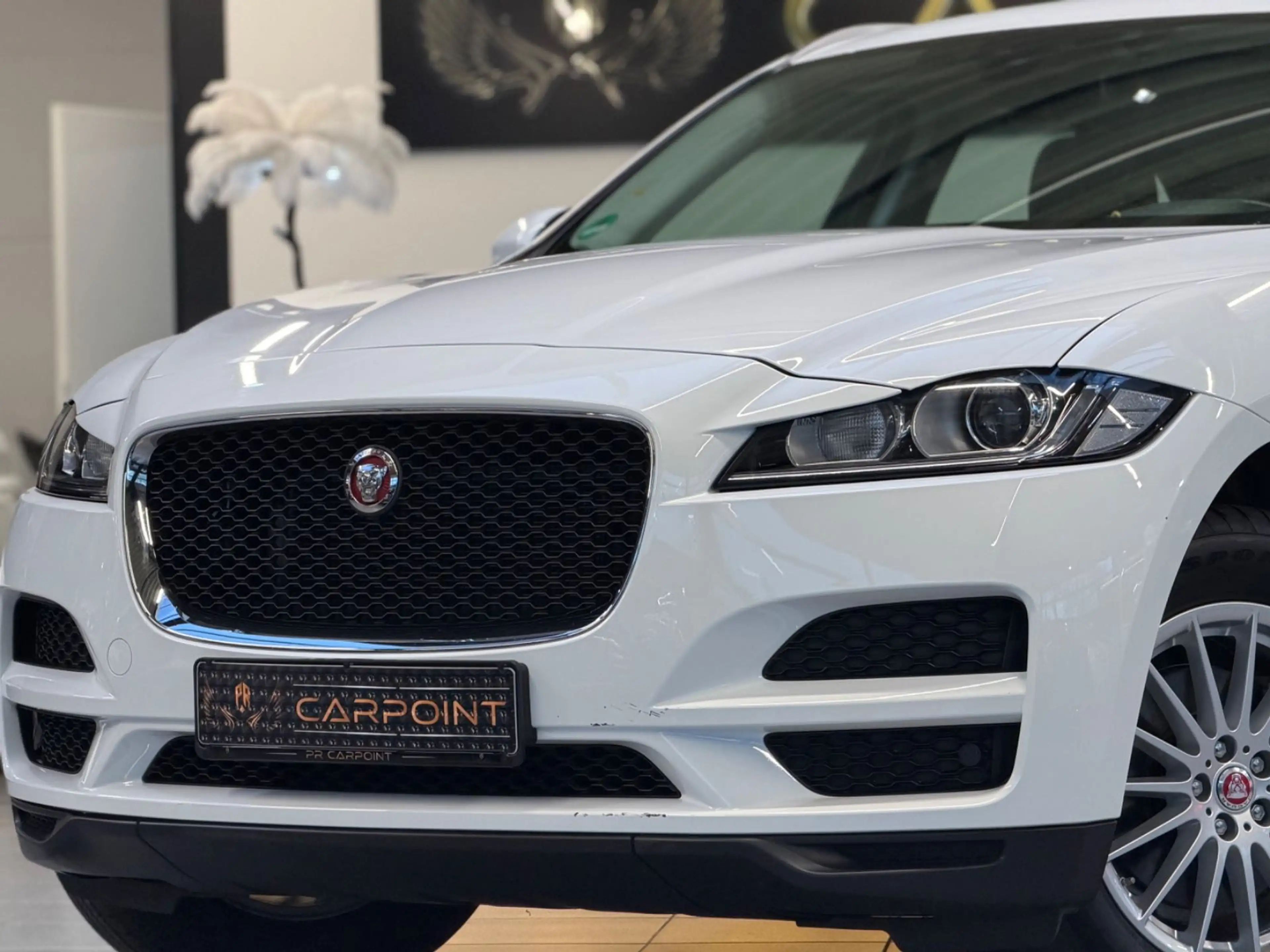 Jaguar F-Pace 2.0l  Pure AWD AHK/LED/Navi/BT/SHZ — photo 4
