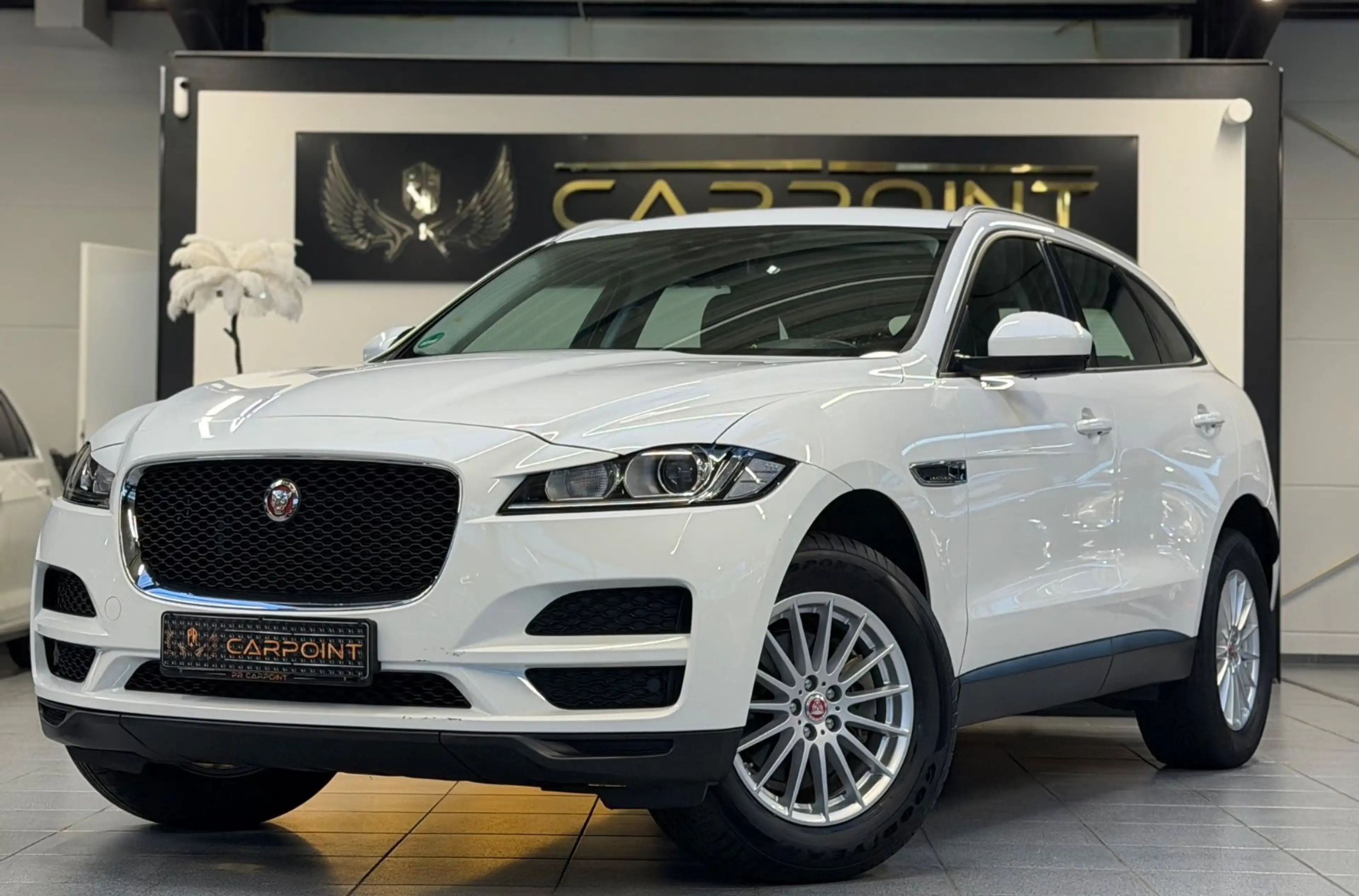 Jaguar F-Pace 2.0l  Pure AWD AHK/LED/Navi/BT/SHZ — photo 3
