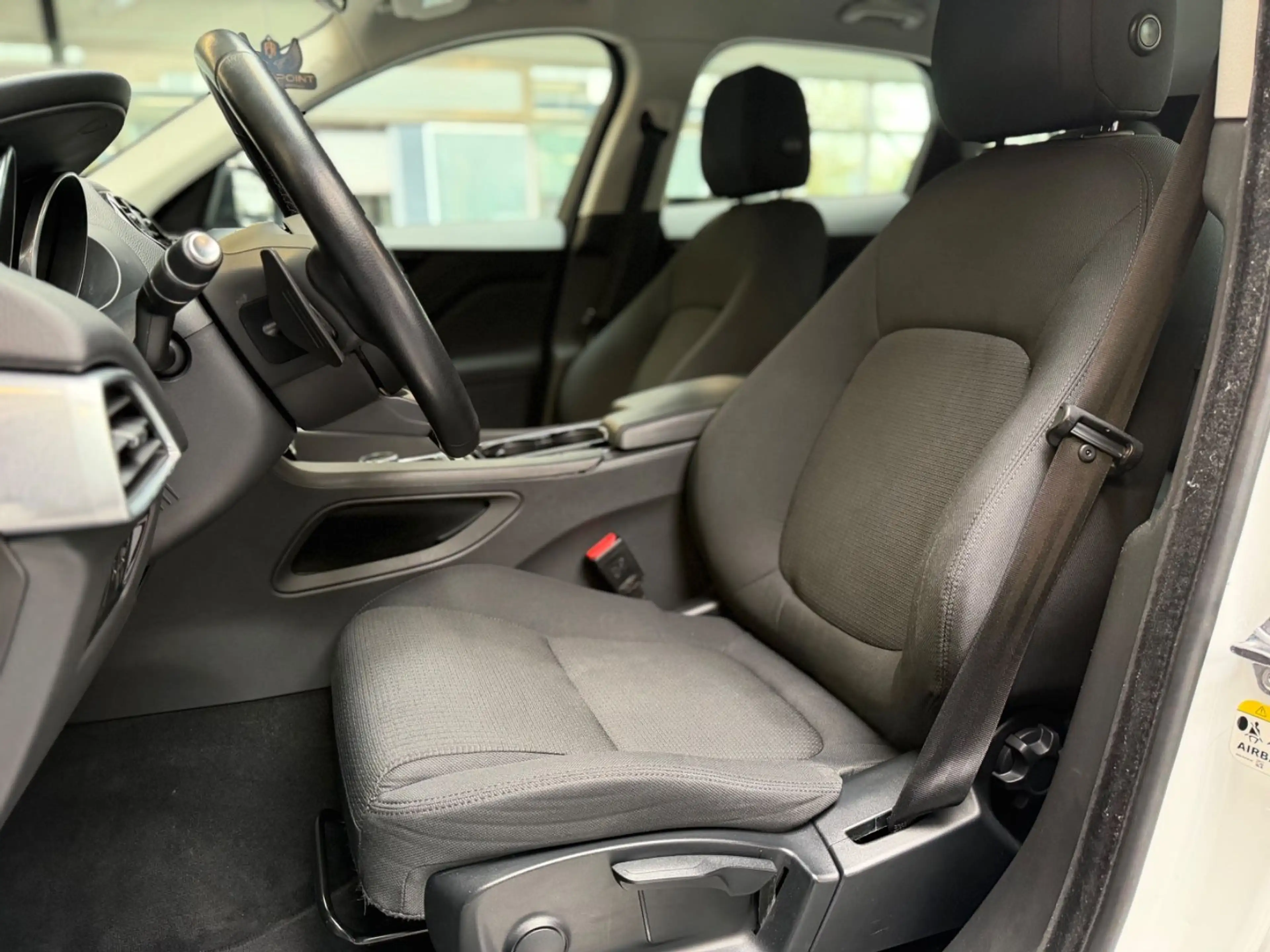 Jaguar F-Pace 2.0l  Pure AWD AHK/LED/Navi/BT/SHZ — photo 13