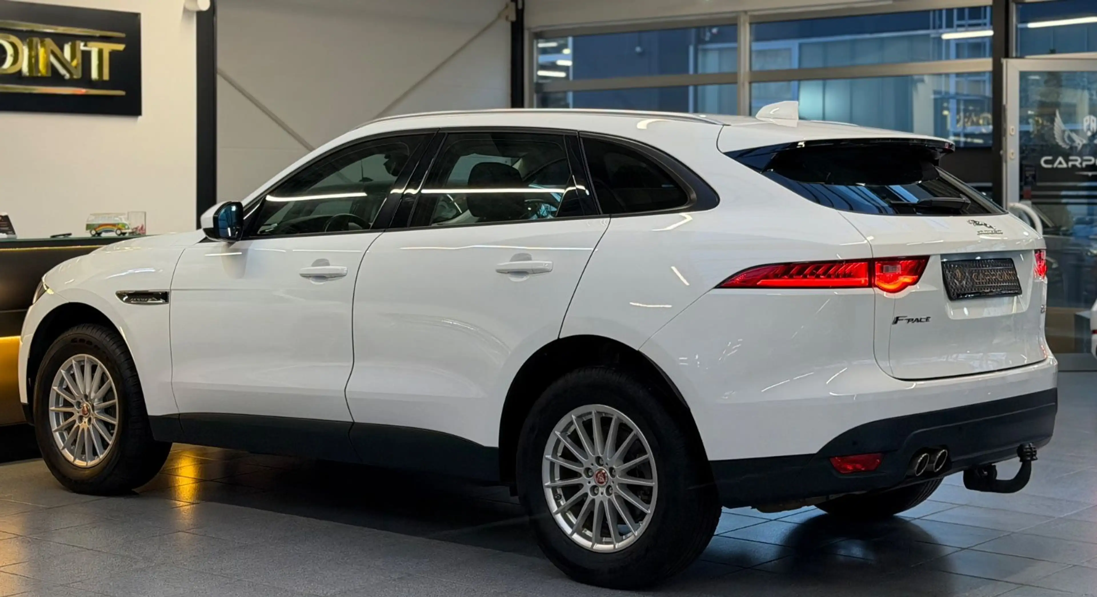 Jaguar F-Pace 2.0l  Pure AWD AHK/LED/Navi/BT/SHZ — photo 6