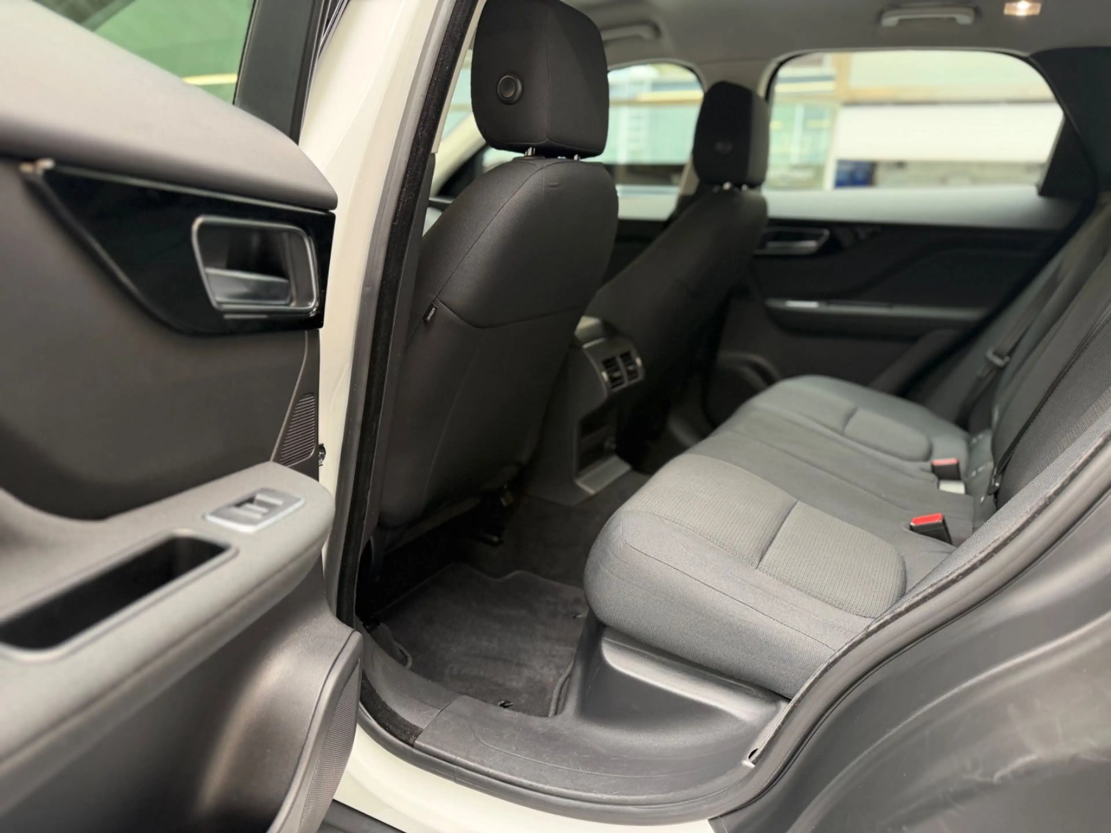 Jaguar F-Pace 2.0l  Pure AWD AHK/LED/Navi/BT/SHZ — photo 15
