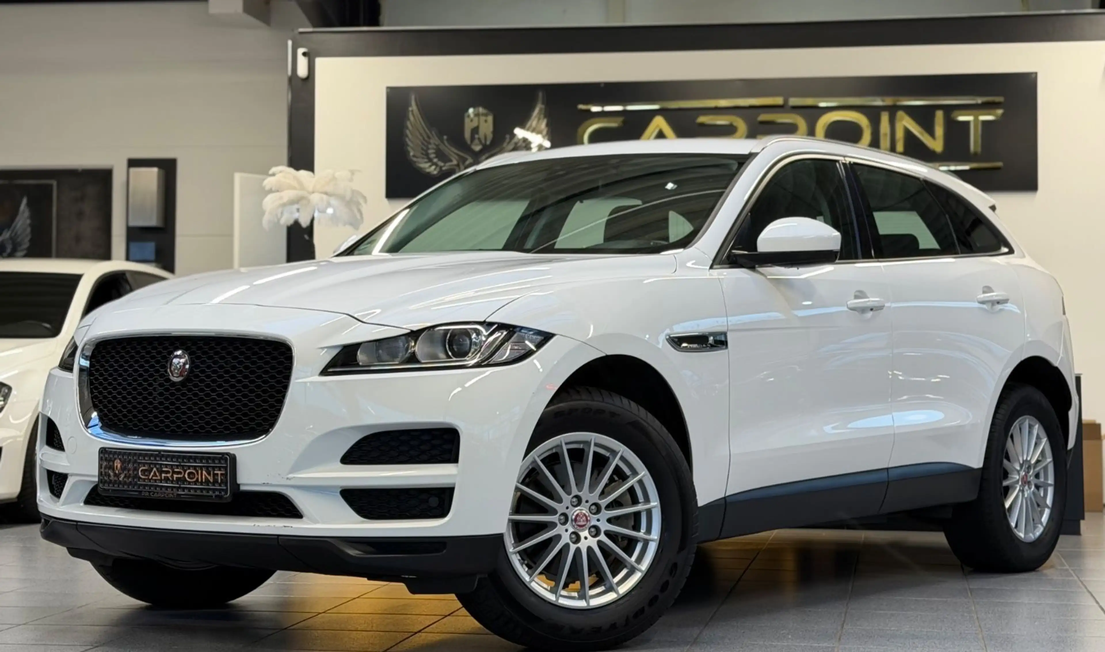 Jaguar F-Pace 2.0l  Pure AWD AHK/LED/Navi/BT/SHZ — photo 5