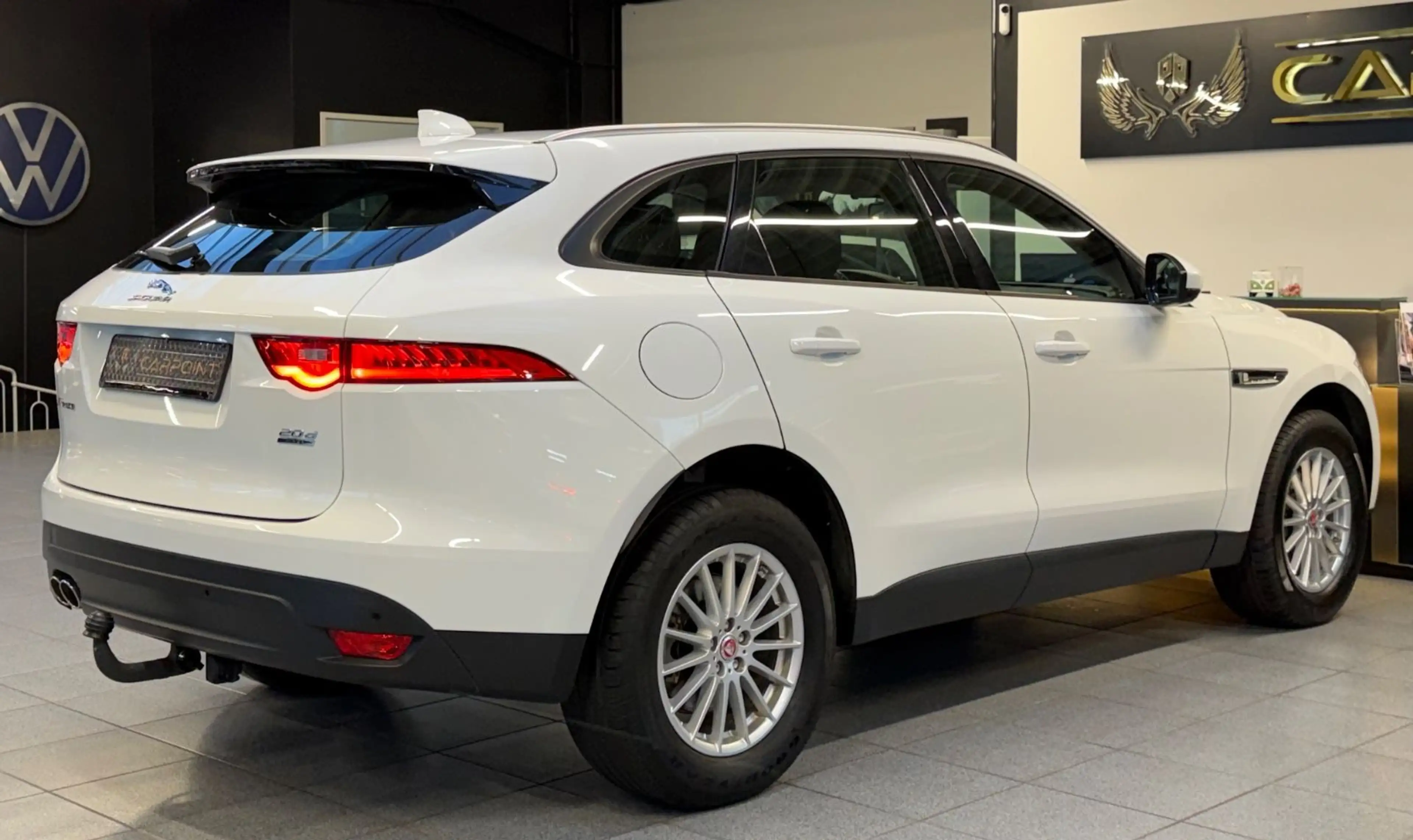 Jaguar F-Pace 2.0l  Pure AWD AHK/LED/Navi/BT/SHZ — photo 8