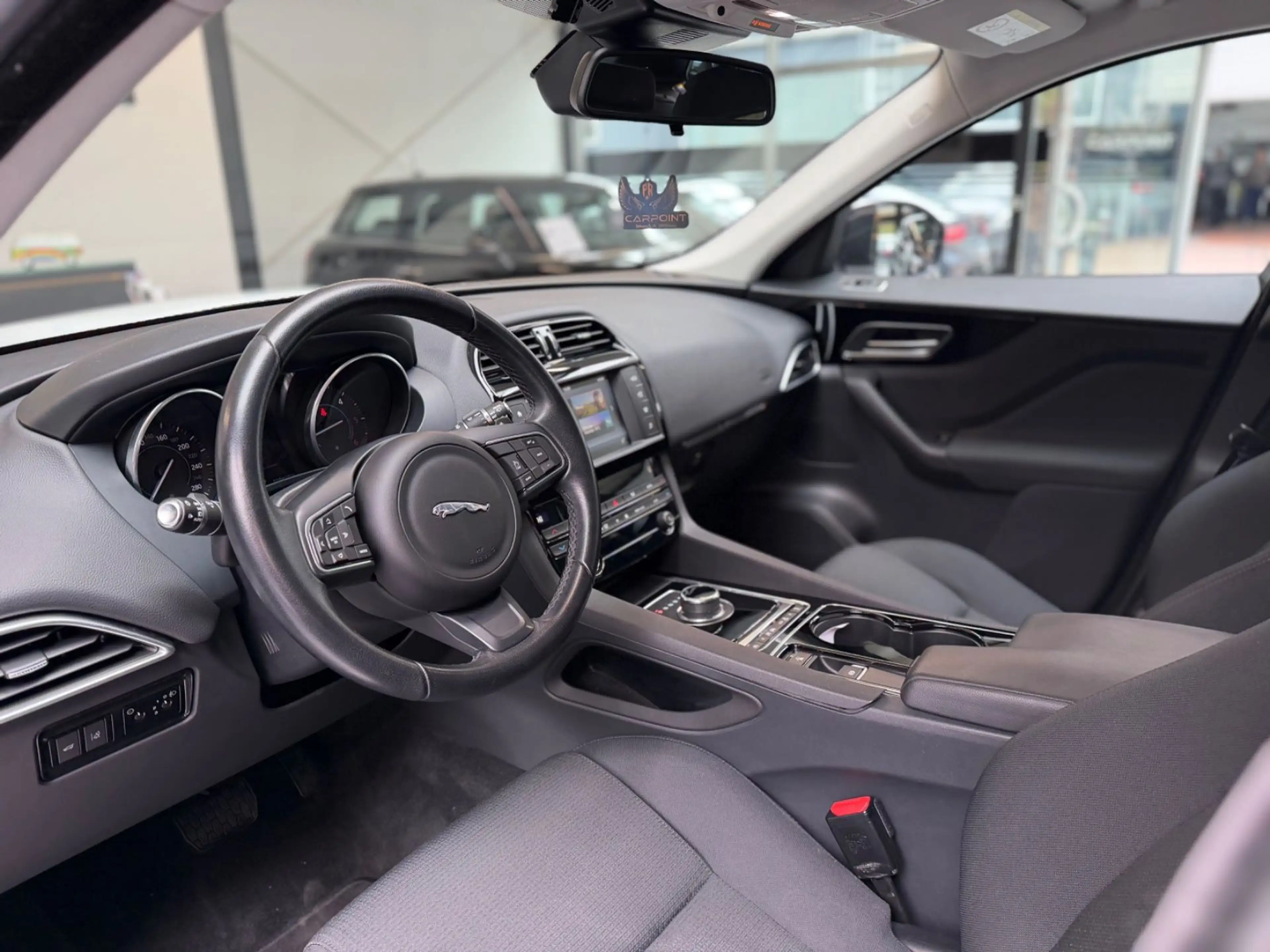 Jaguar F-Pace 2.0l  Pure AWD AHK/LED/Navi/BT/SHZ — photo 11