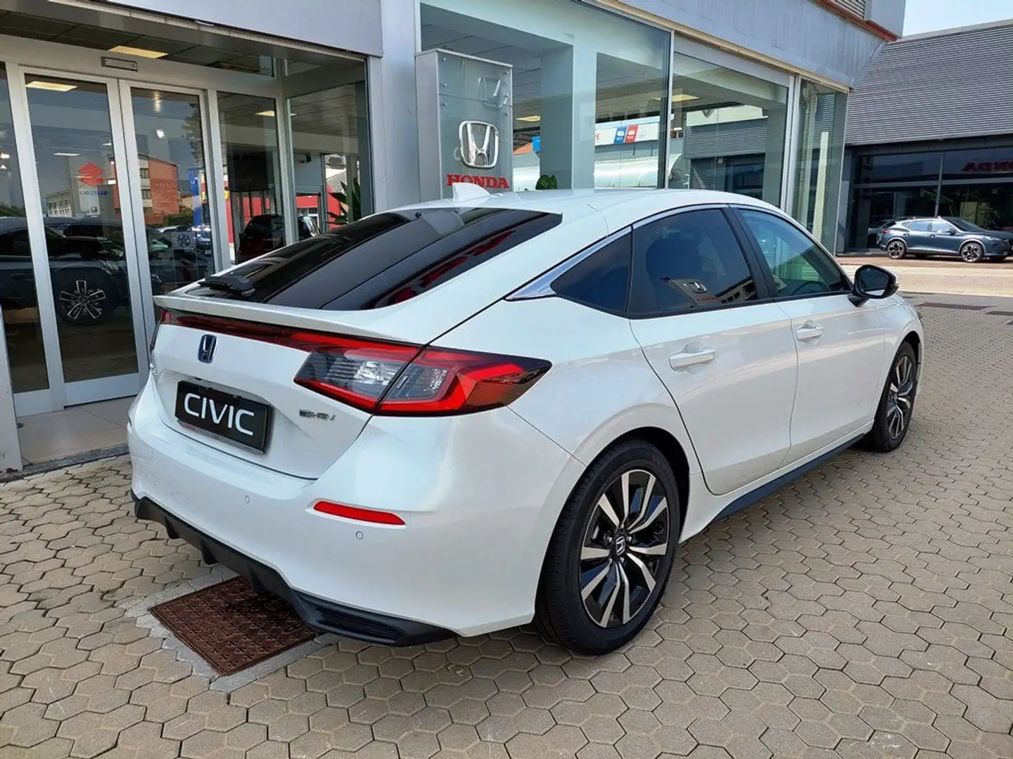 Honda Civic 2.0 Hev eCVT Elegance *NUOVA DA IMMATRICOLARE* Bianco - 2