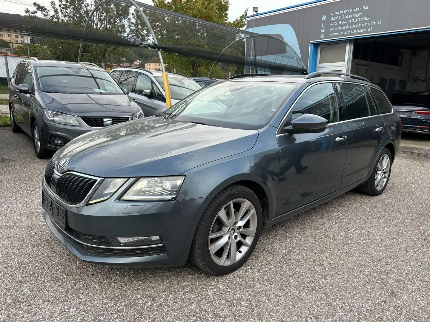 Skoda Octavia Combi 2,0 TDI Style DSG Pano-Teilleder-ACC-AHK Grau - 1