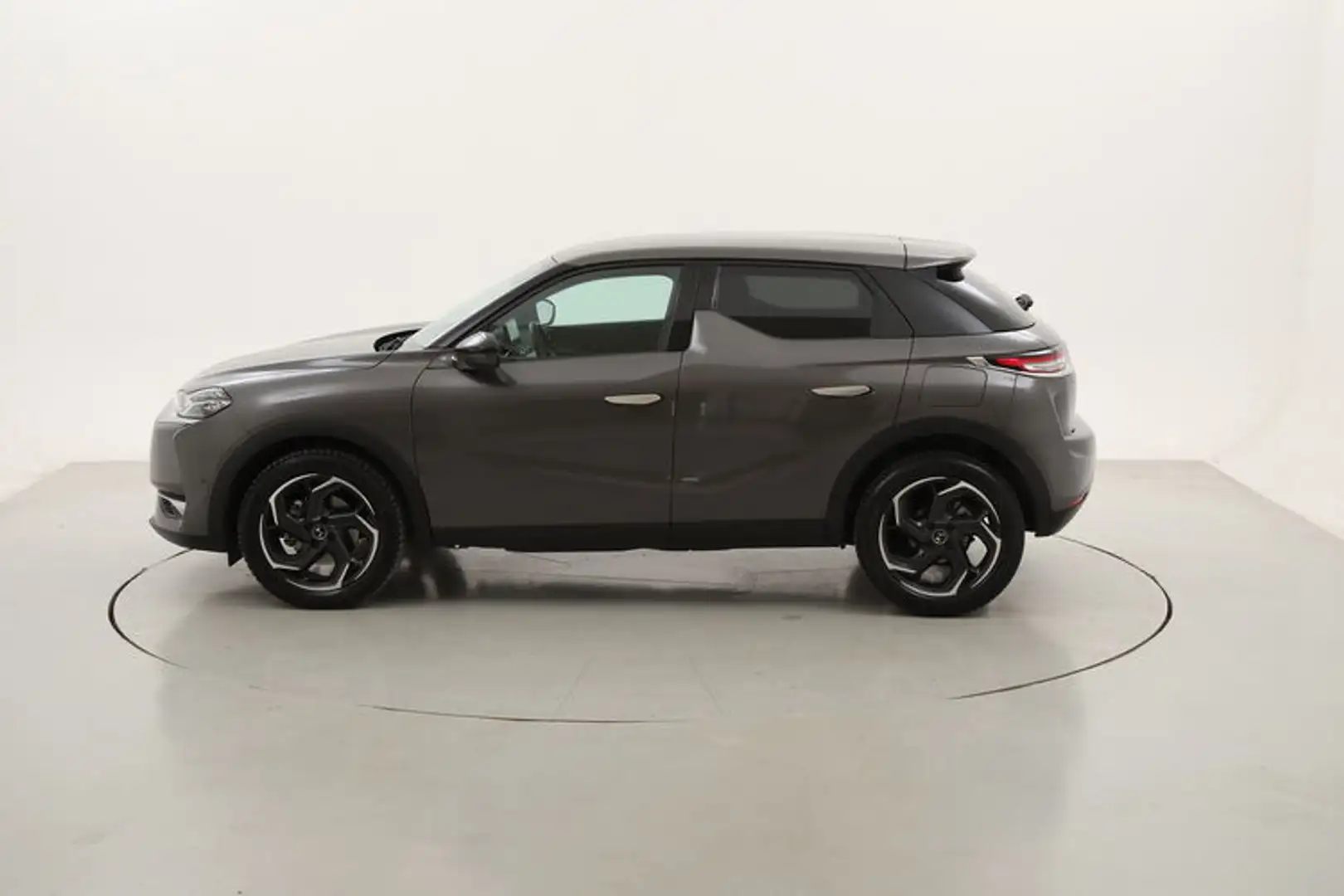 DS Automobiles DS 3 Crossback Grand Chic 1.5 Diesel 131CV Šedá - 2