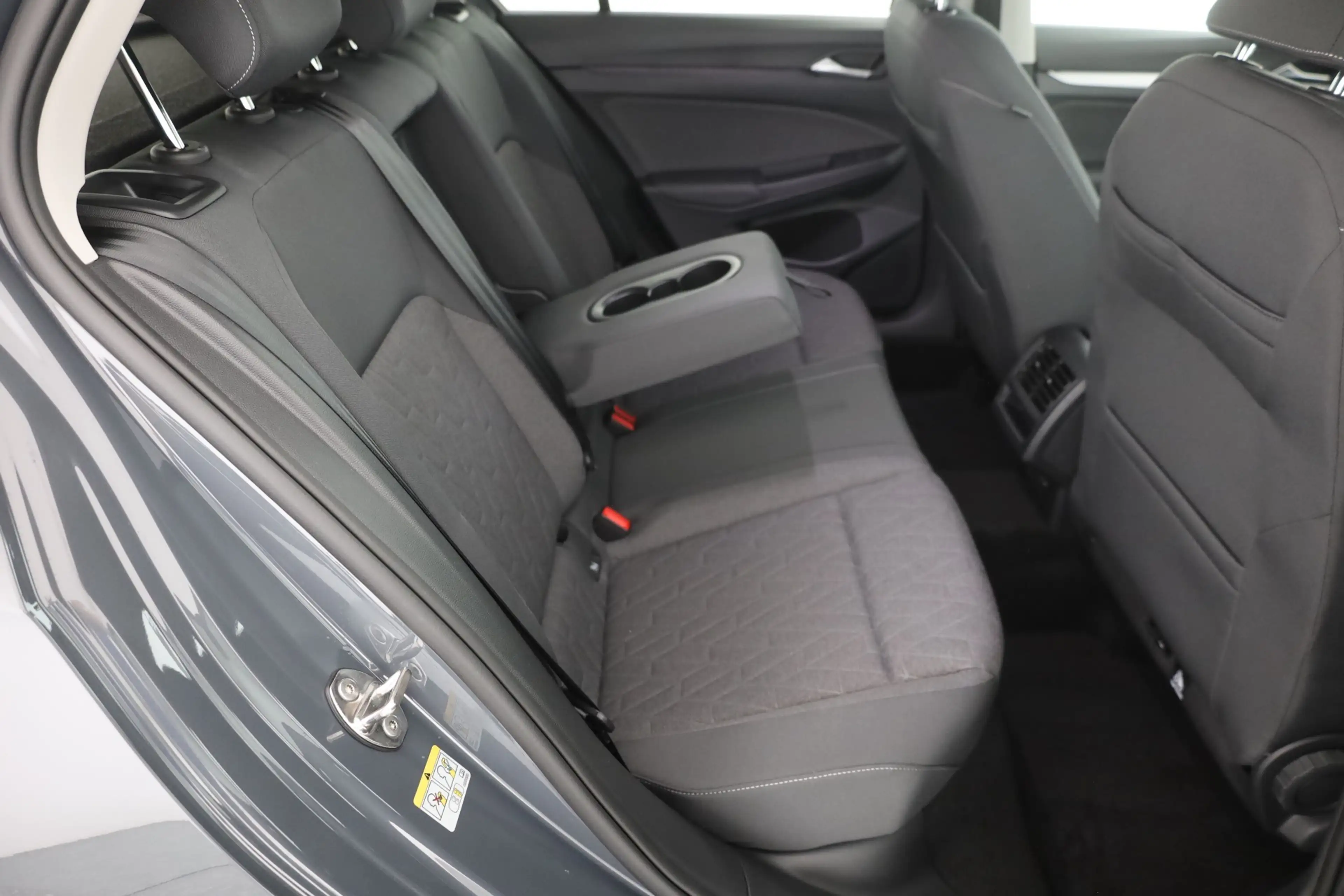 Volkswagen Golf VIII 1.5 eTSI DSG LED ACC Kamera — photo 24