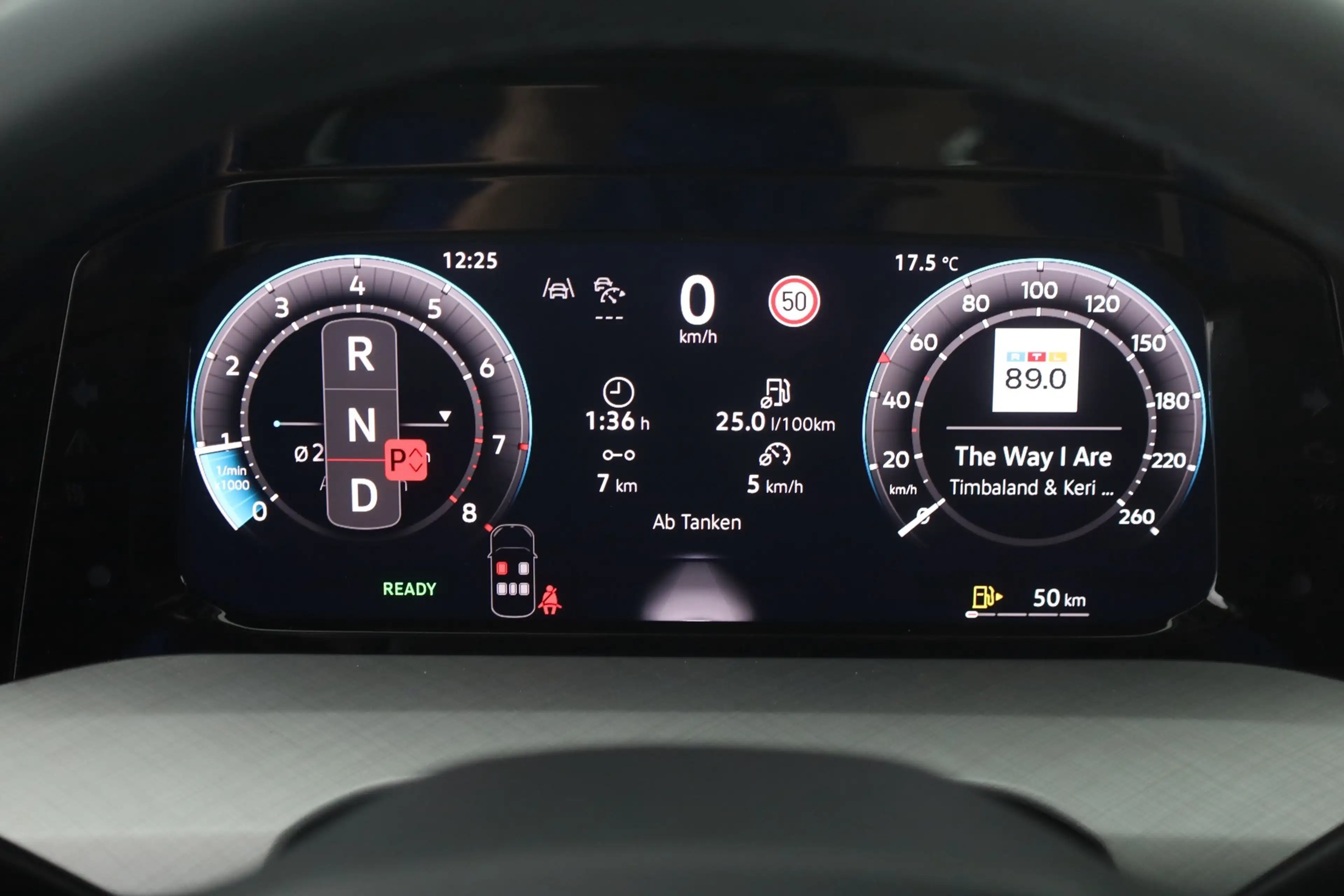 Volkswagen Golf VIII 1.5 eTSI DSG LED ACC Kamera — photo 17
