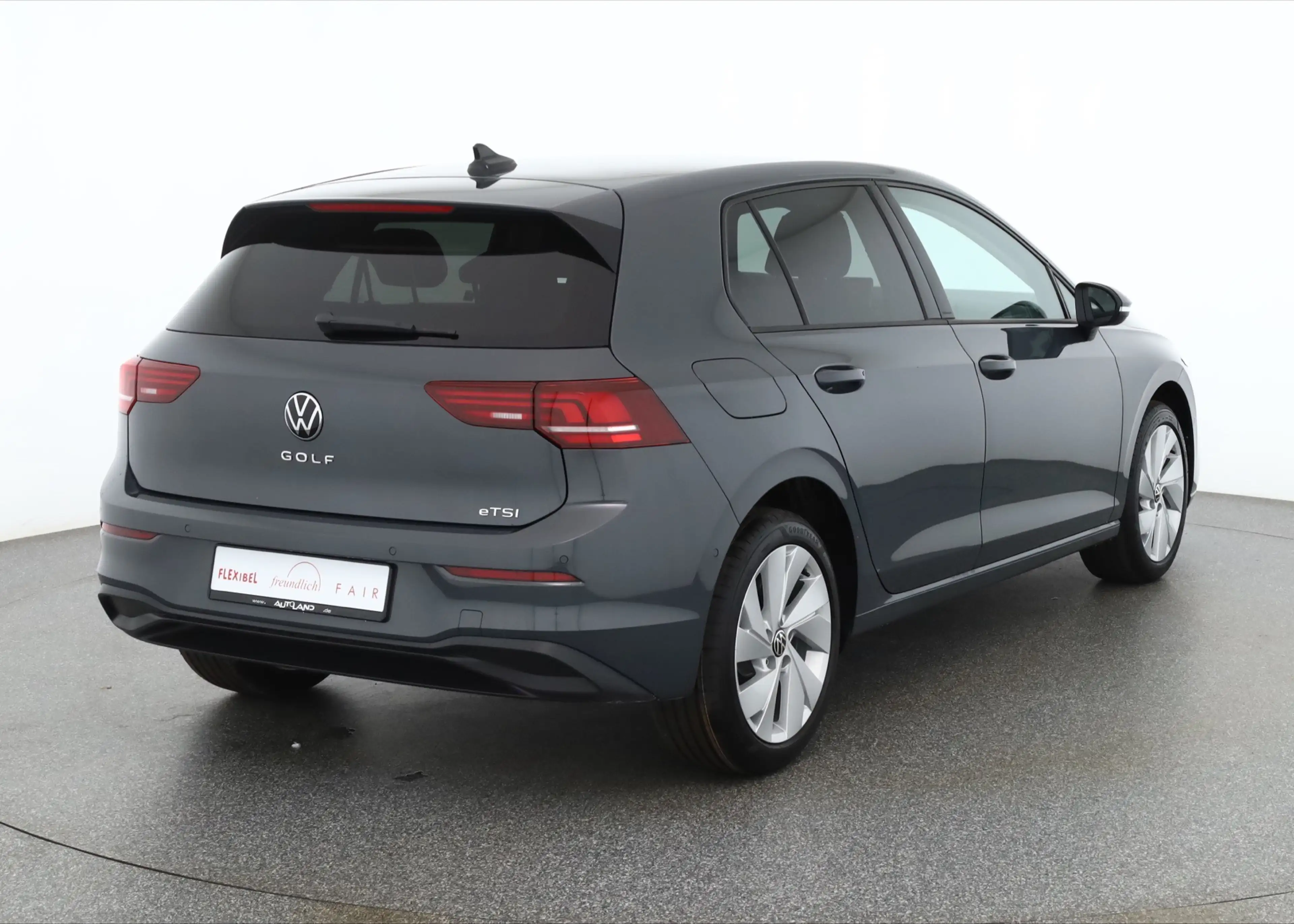Volkswagen Golf VIII 1.5 eTSI DSG LED ACC Kamera — photo 5
