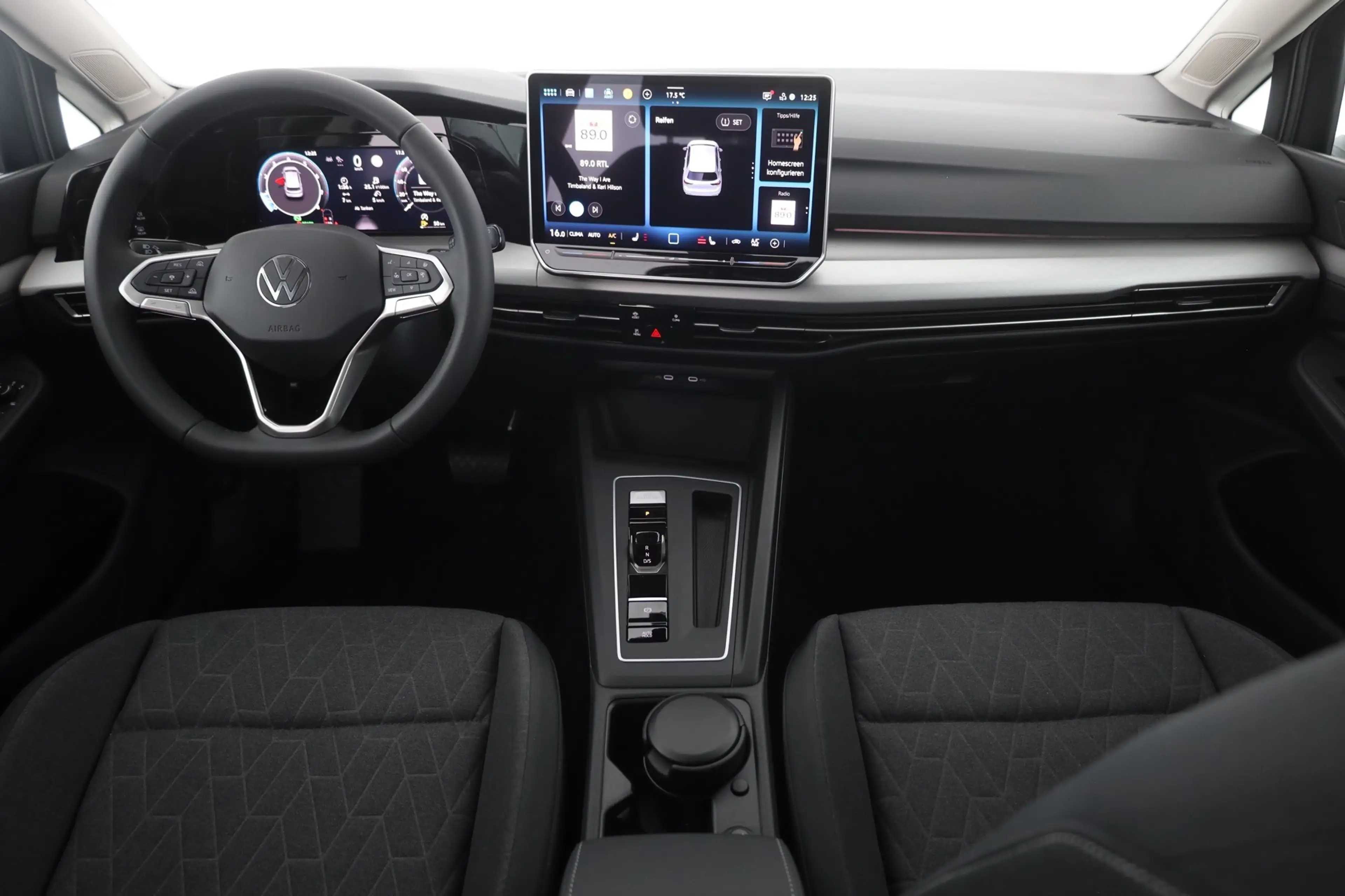 Volkswagen Golf VIII 1.5 eTSI DSG LED ACC Kamera — photo 9