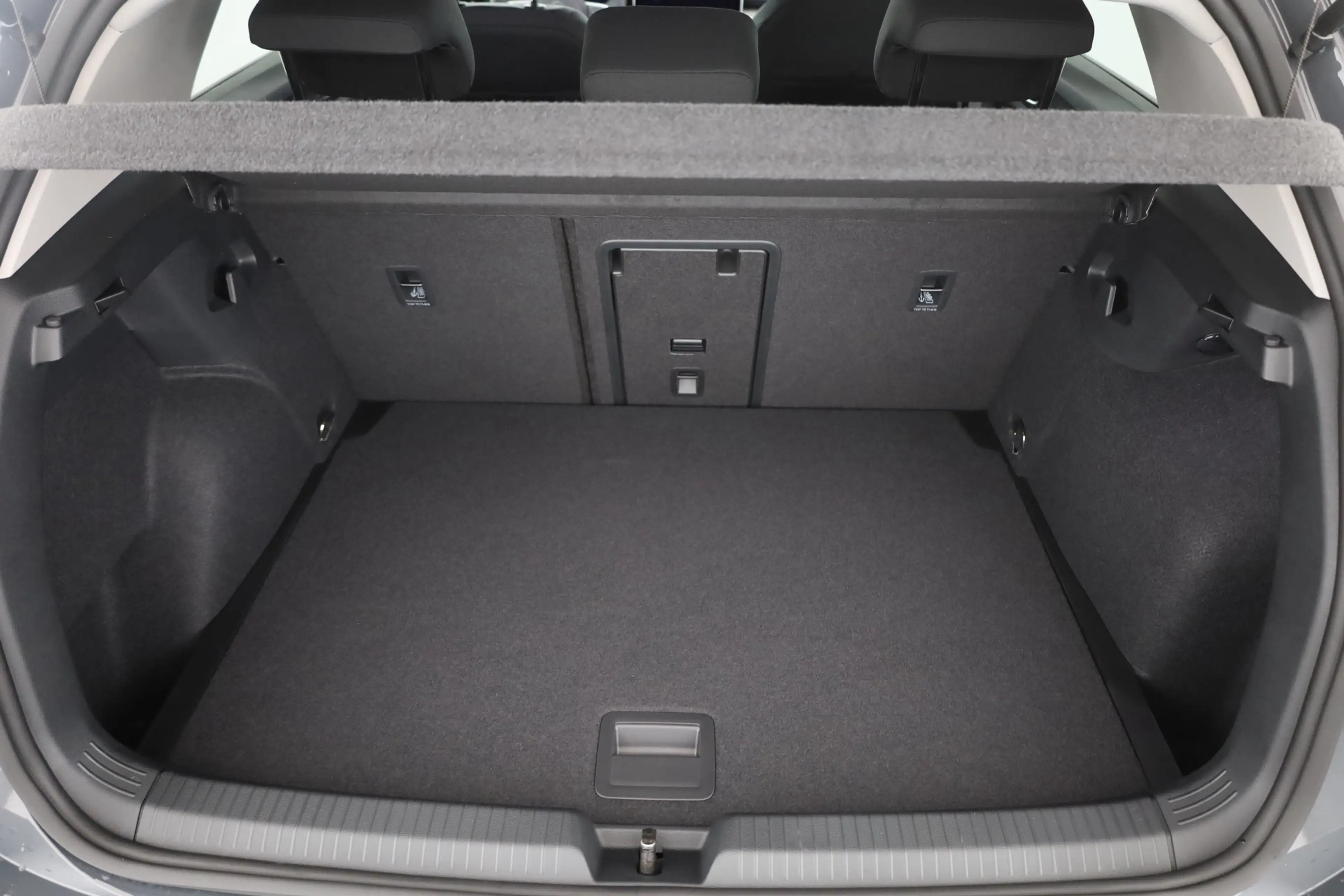 Volkswagen Golf VIII 1.5 eTSI DSG LED ACC Kamera — photo 25