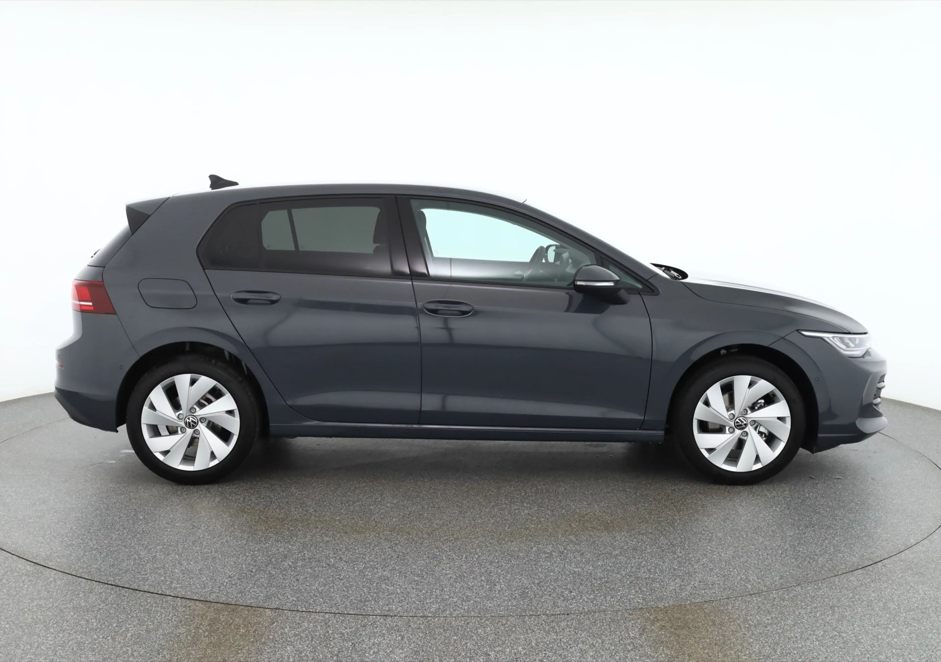 Volkswagen Golf VIII 1.5 eTSI DSG LED ACC Kamera — photo 6