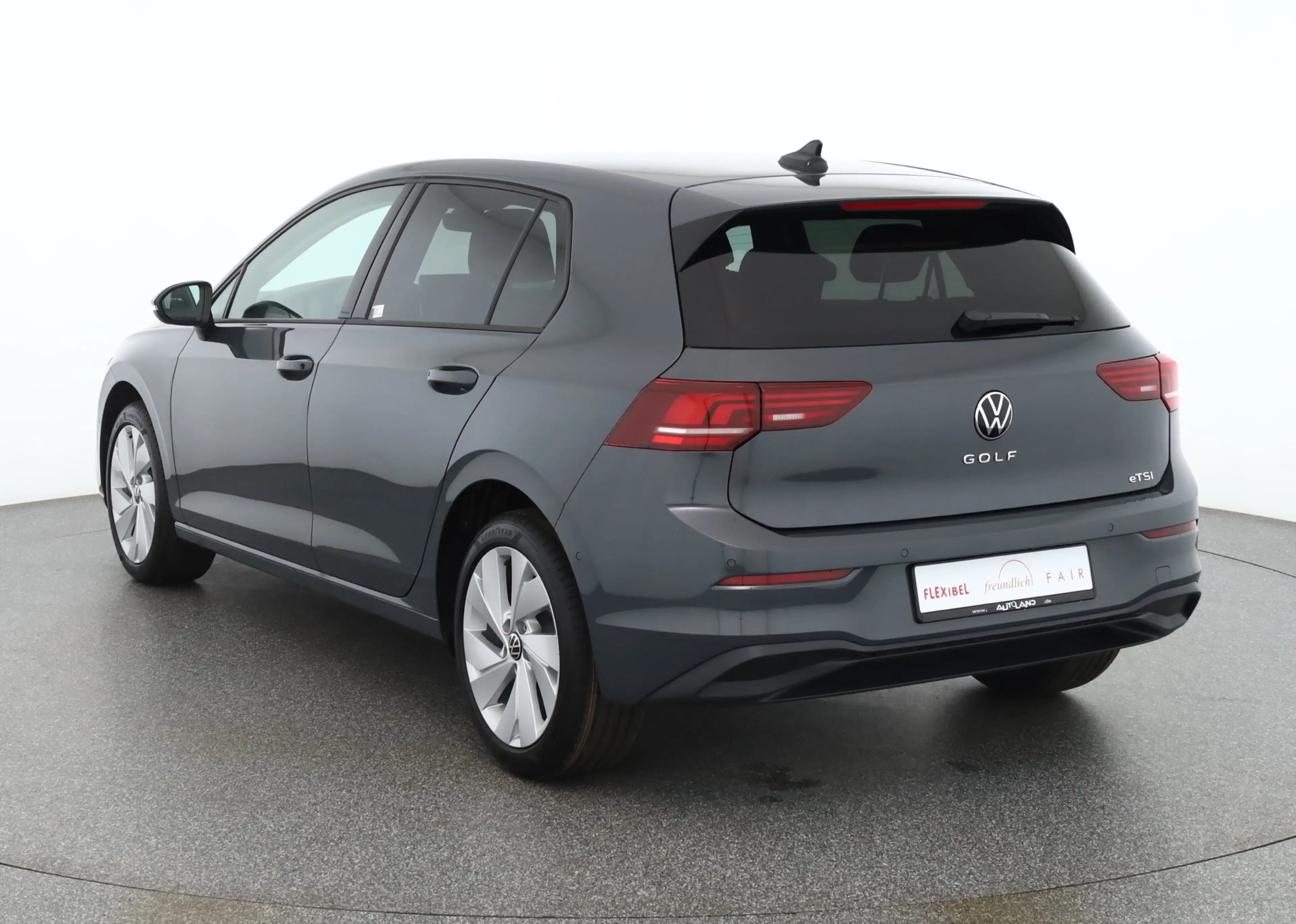 Volkswagen Golf VIII 1.5 eTSI DSG LED ACC Kamera — photo 3