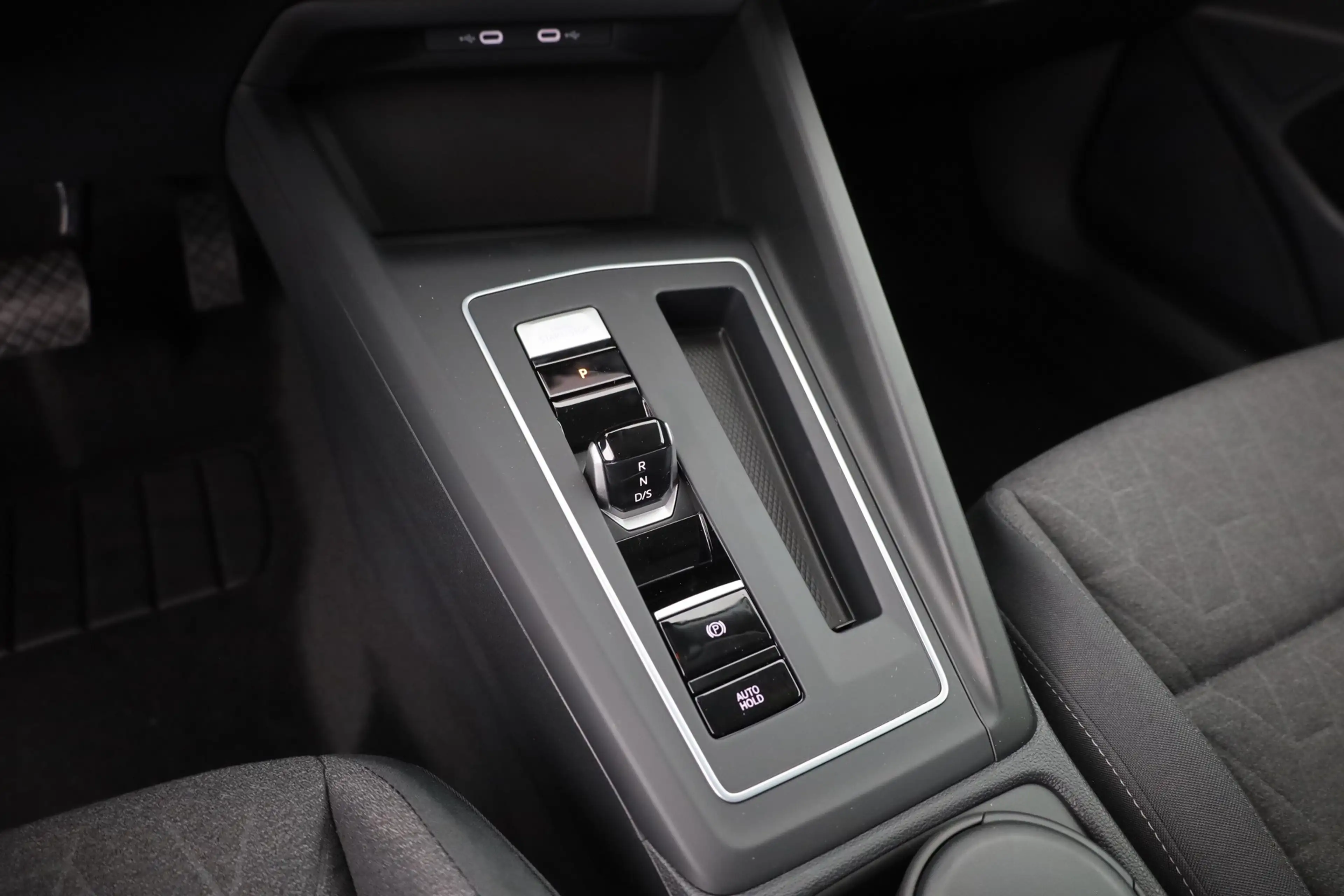 Volkswagen Golf VIII 1.5 eTSI DSG LED ACC Kamera — photo 13