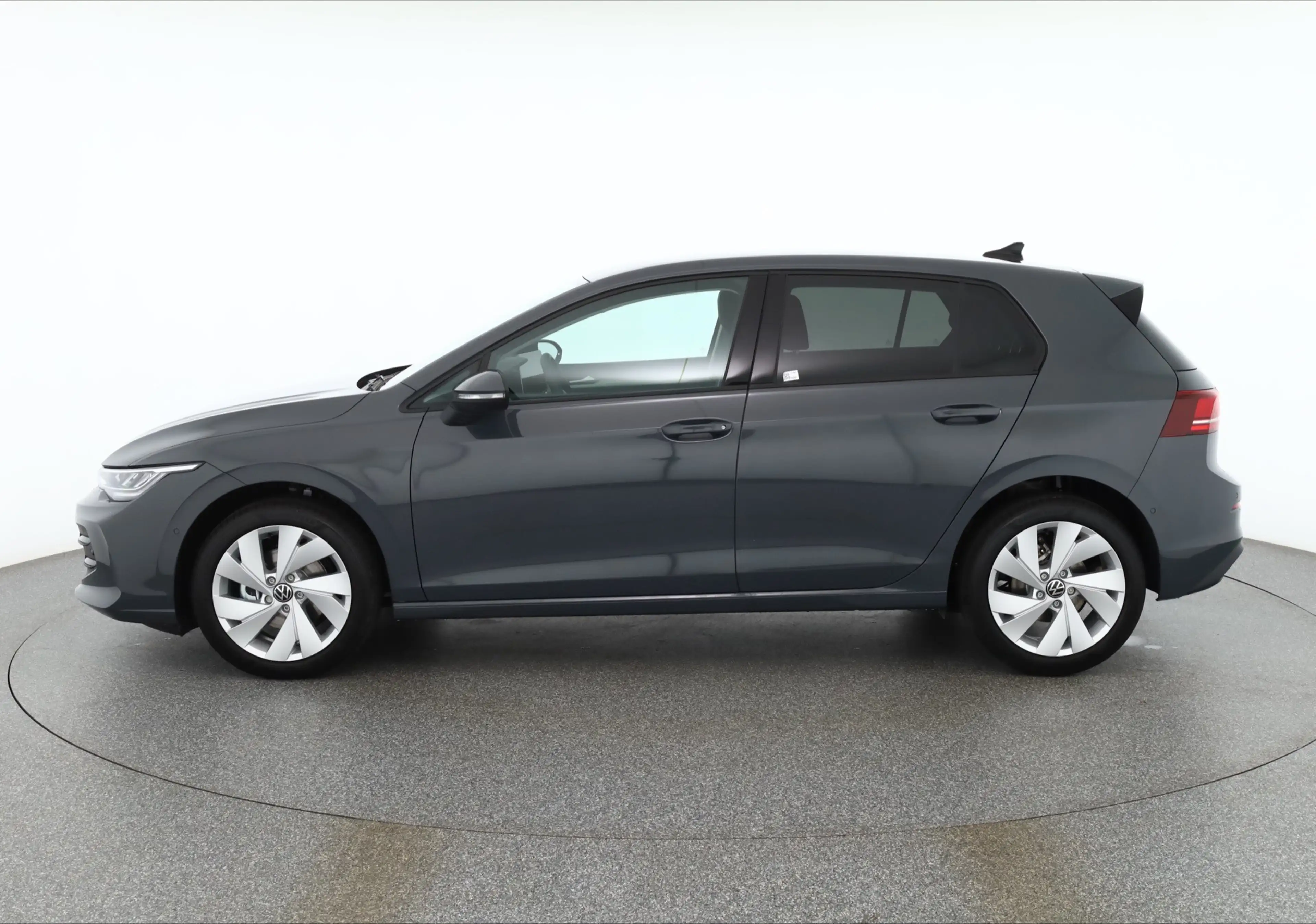 Volkswagen Golf VIII 1.5 eTSI DSG LED ACC Kamera — photo 2