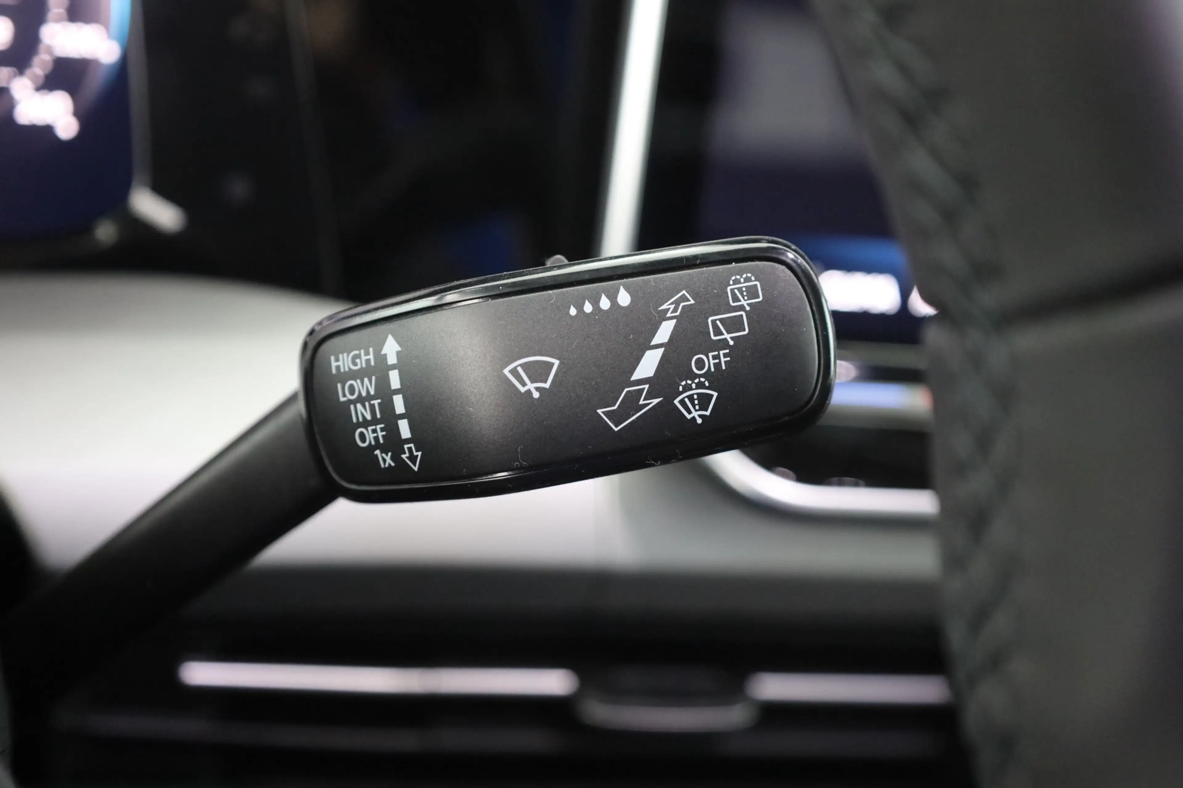 Volkswagen Golf VIII 1.5 eTSI DSG LED ACC Kamera — photo 19