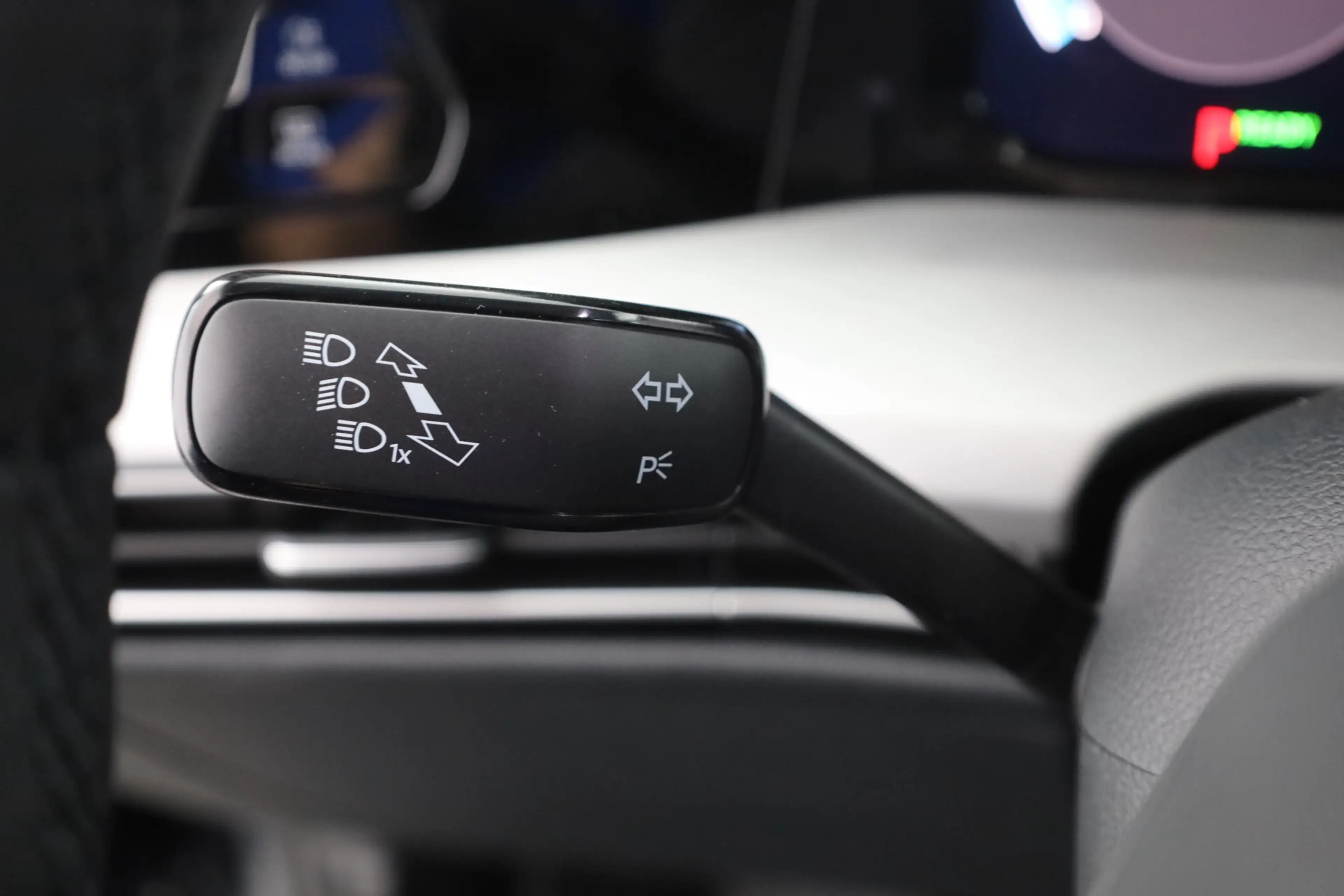 Volkswagen Golf VIII 1.5 eTSI DSG LED ACC Kamera — photo 18