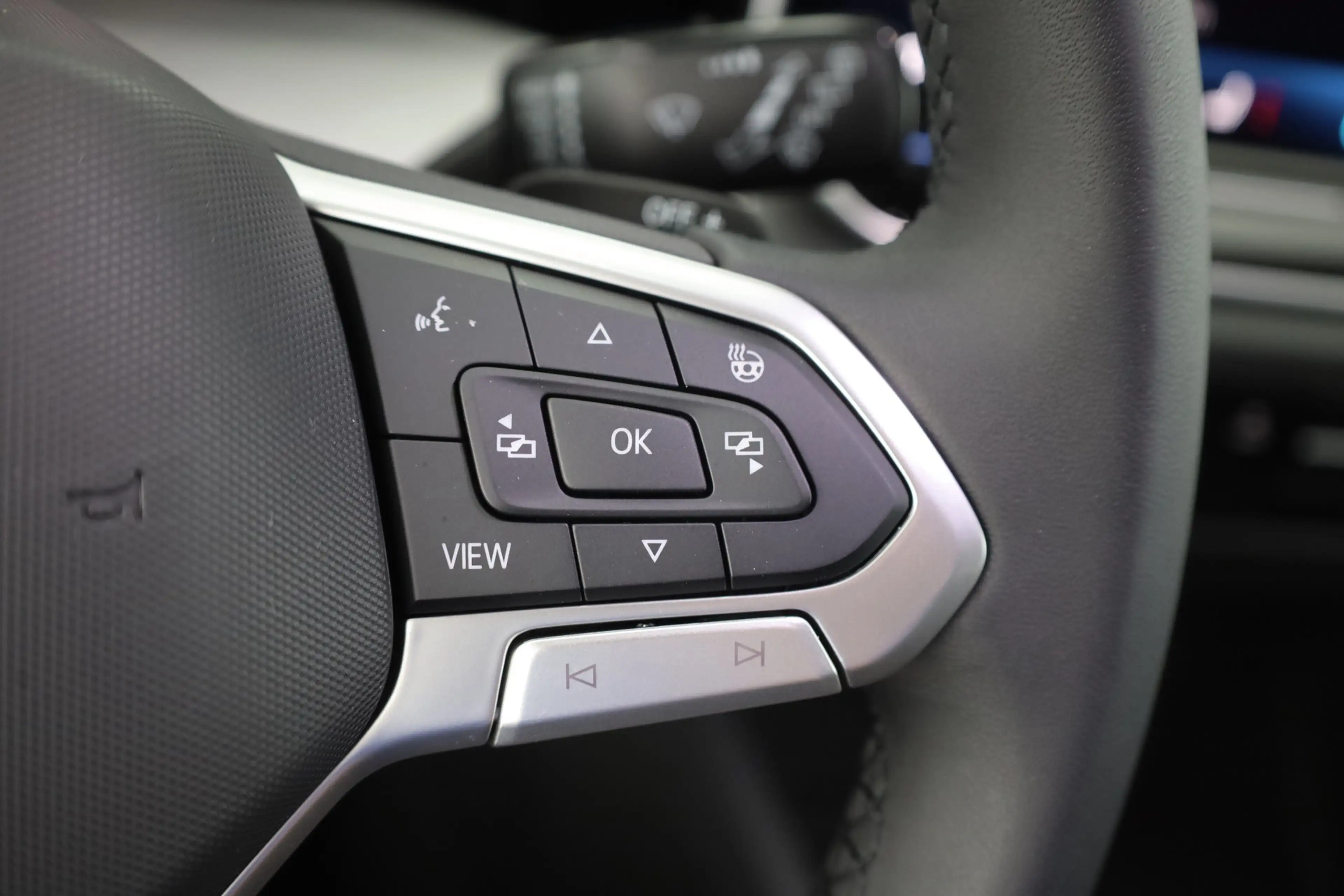 Volkswagen Golf VIII 1.5 eTSI DSG LED ACC Kamera — photo 16