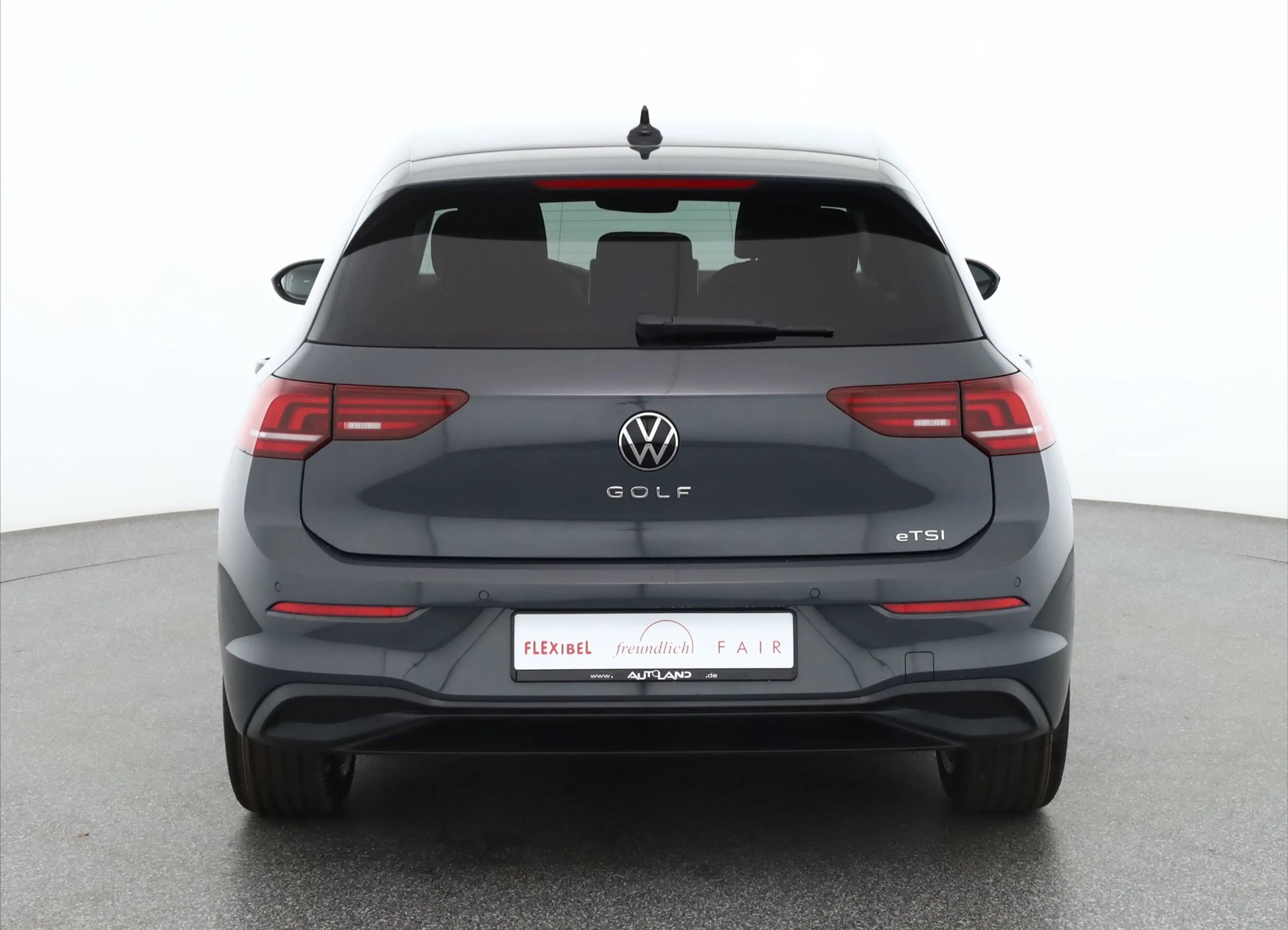 Volkswagen Golf VIII 1.5 eTSI DSG LED ACC Kamera — photo 4