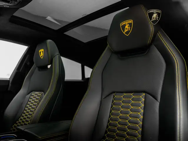Lamborghini Urus view 7